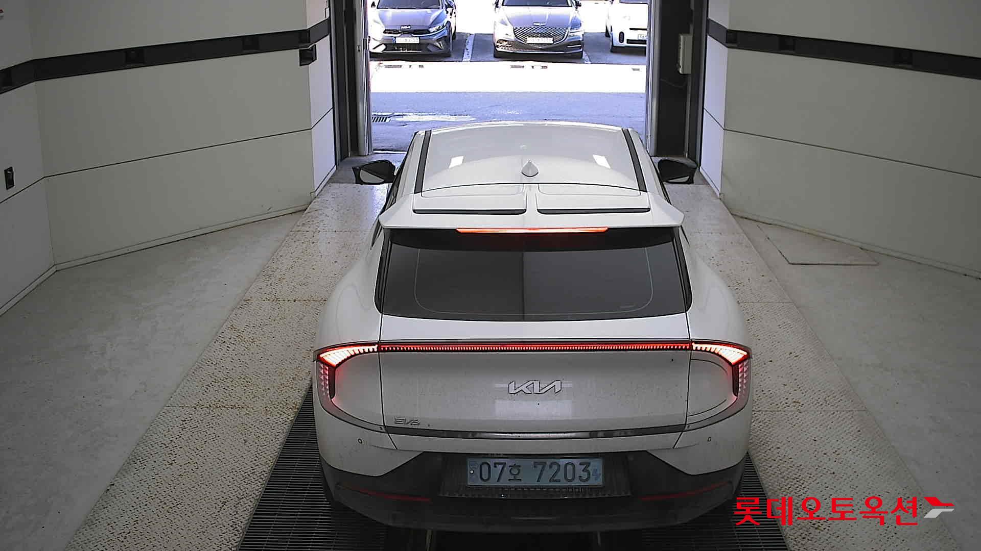 Kia EV6 2022 Snow White Pearl из Кореи, фото 5