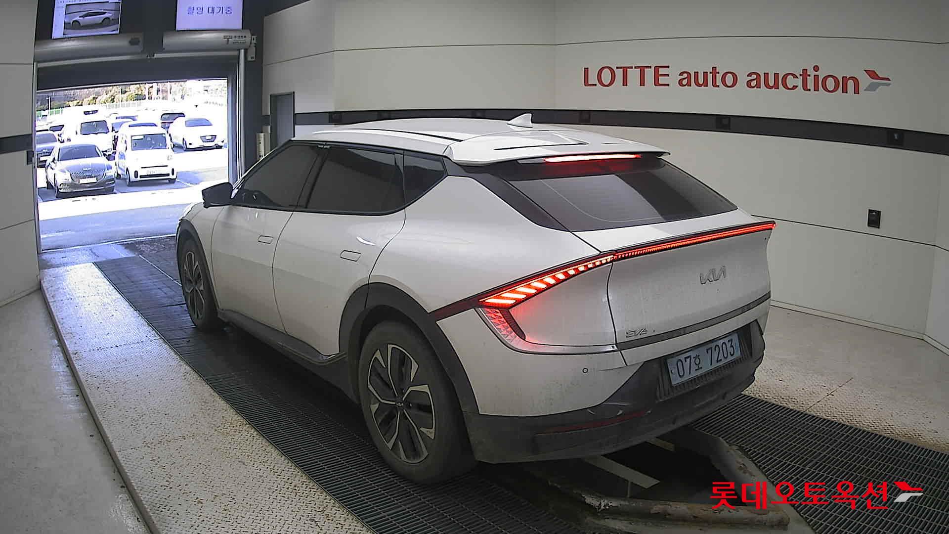 Kia EV6 2022 Snow White Pearl из Кореи, фото 6