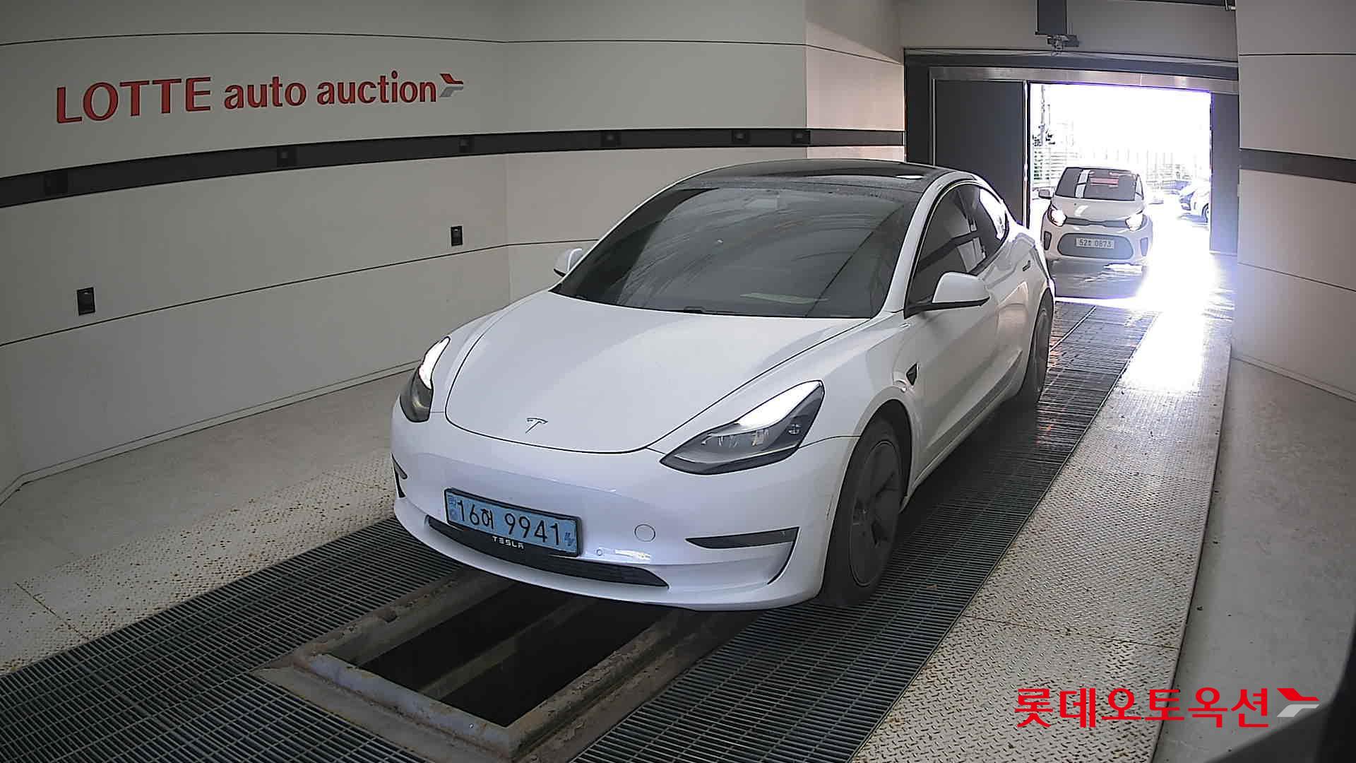 Tesla Model 3 Long Range 2021 Pearl White Multi-coat из Кореи