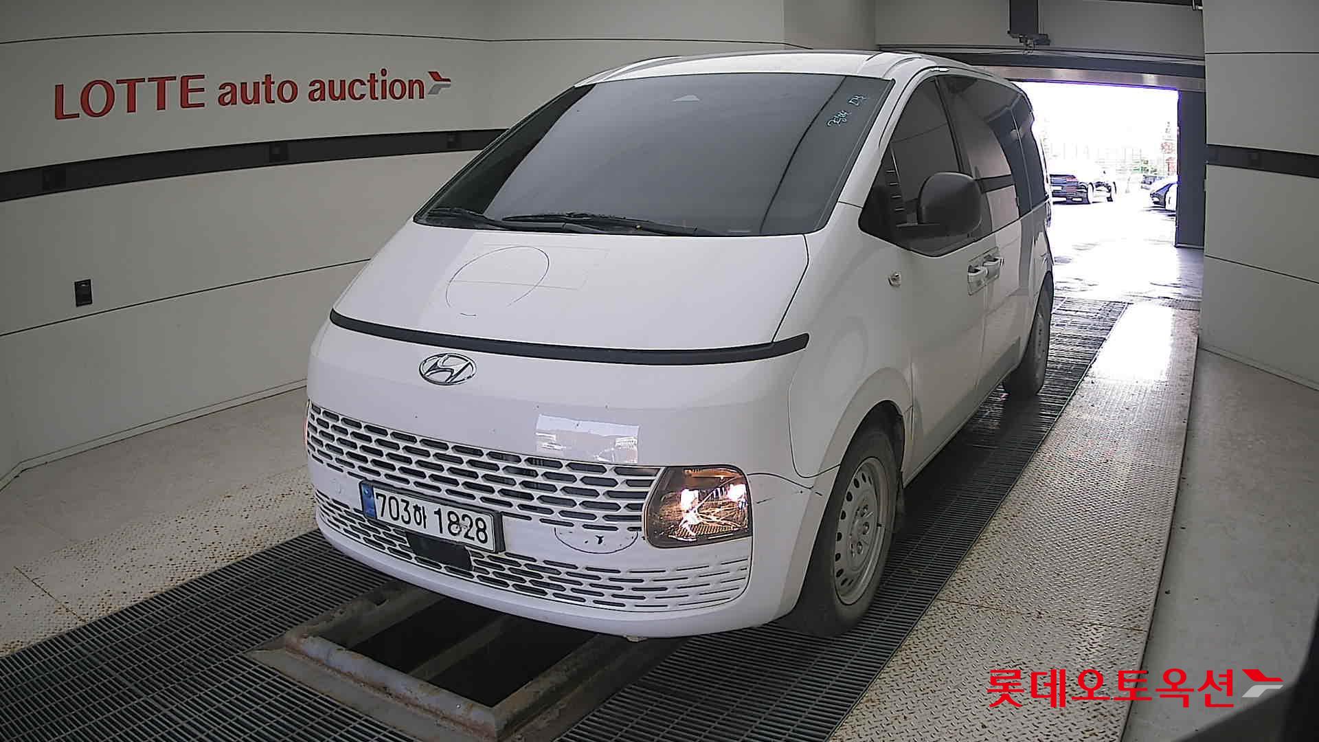 Hyundai Staria 2023 Creamy White из Кореи