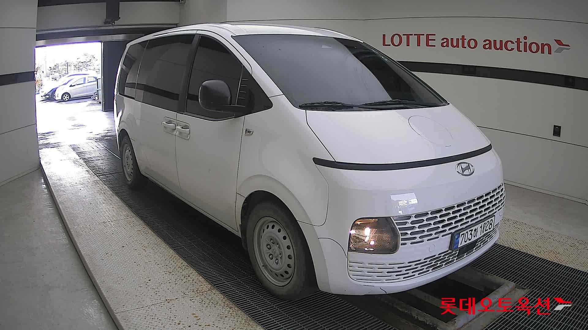 Hyundai Staria 2023 Creamy White из Кореи, фото 2