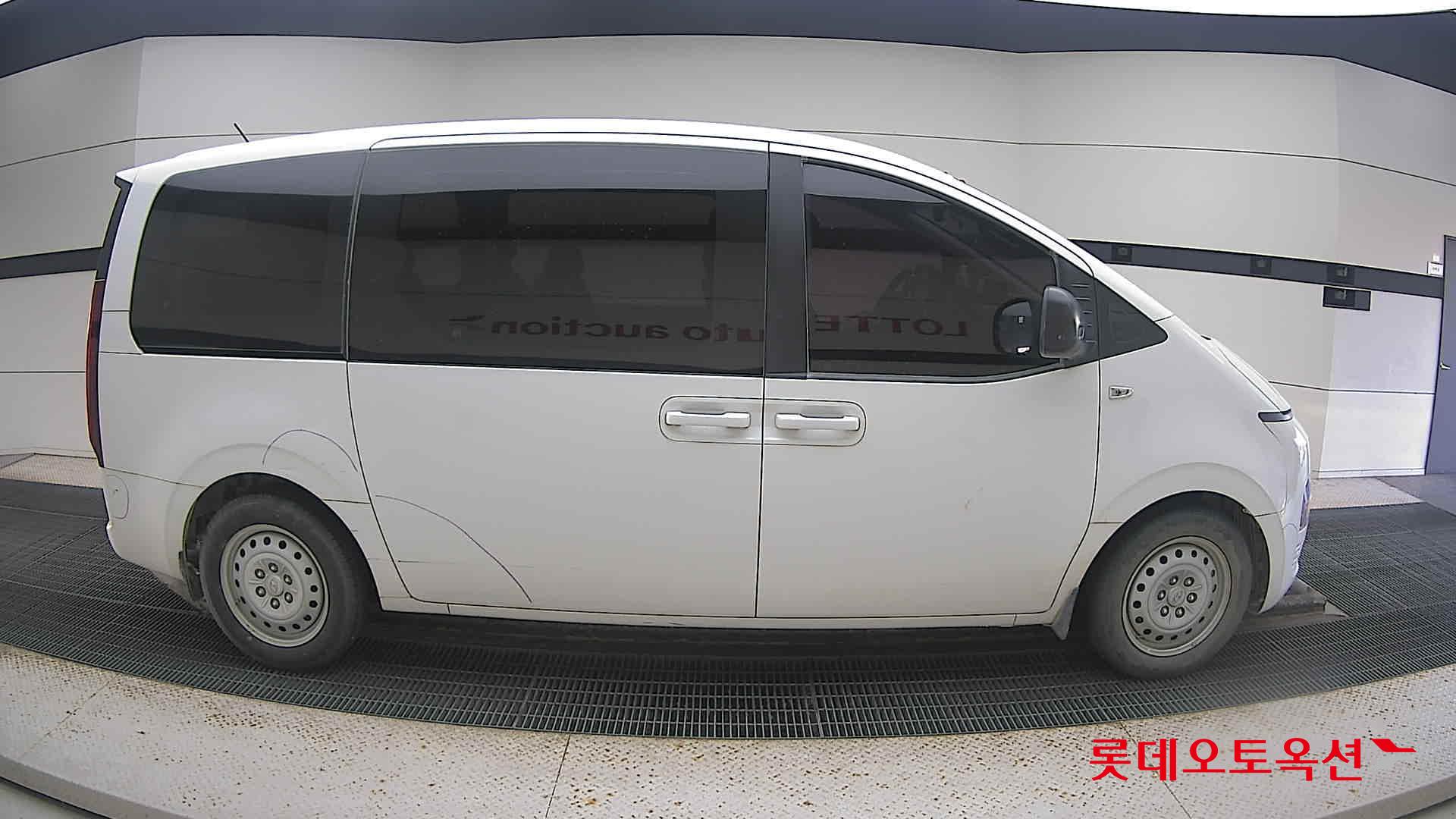 Hyundai Staria 2023 Creamy White из Кореи, фото 3