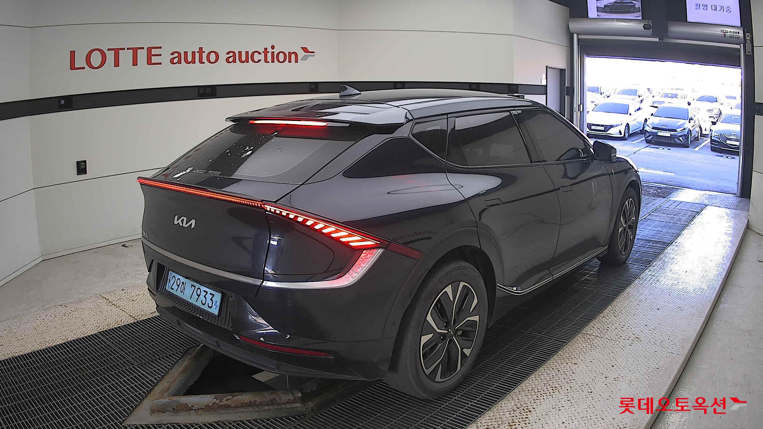 Kia EV6 2022 Gravity Blue из Кореи, фото 4