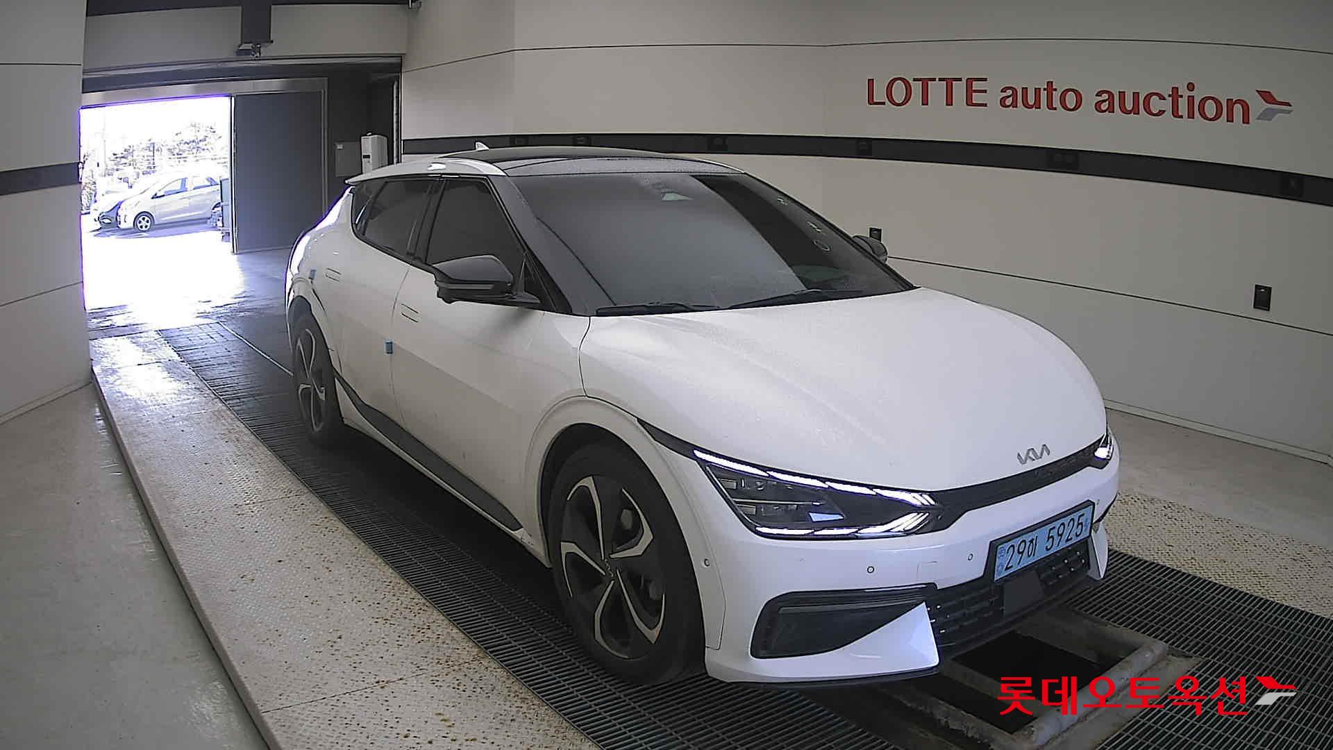 Kia EV6 2022 Snow White Pearl из Кореи, фото 2