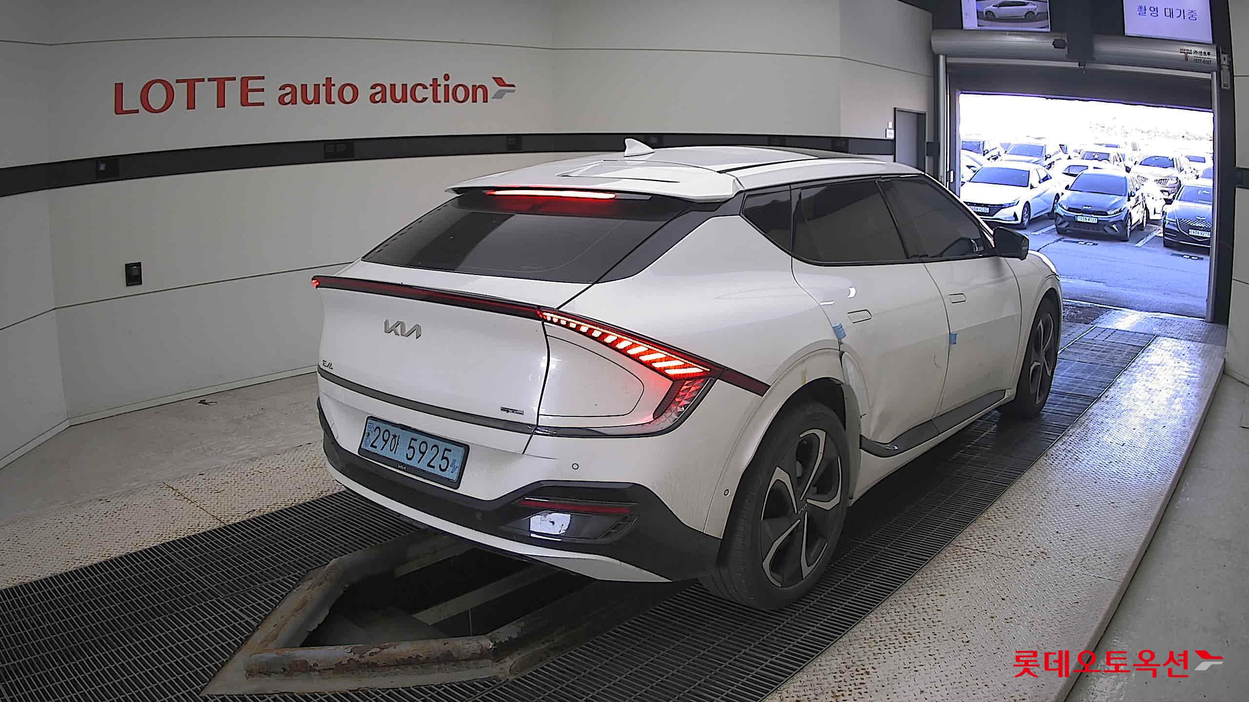 Kia EV6 2022 Snow White Pearl из Кореи, фото 4