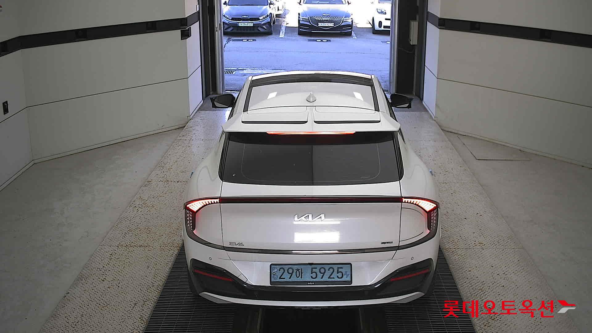 Kia EV6 2022 Snow White Pearl из Кореи, фото 5