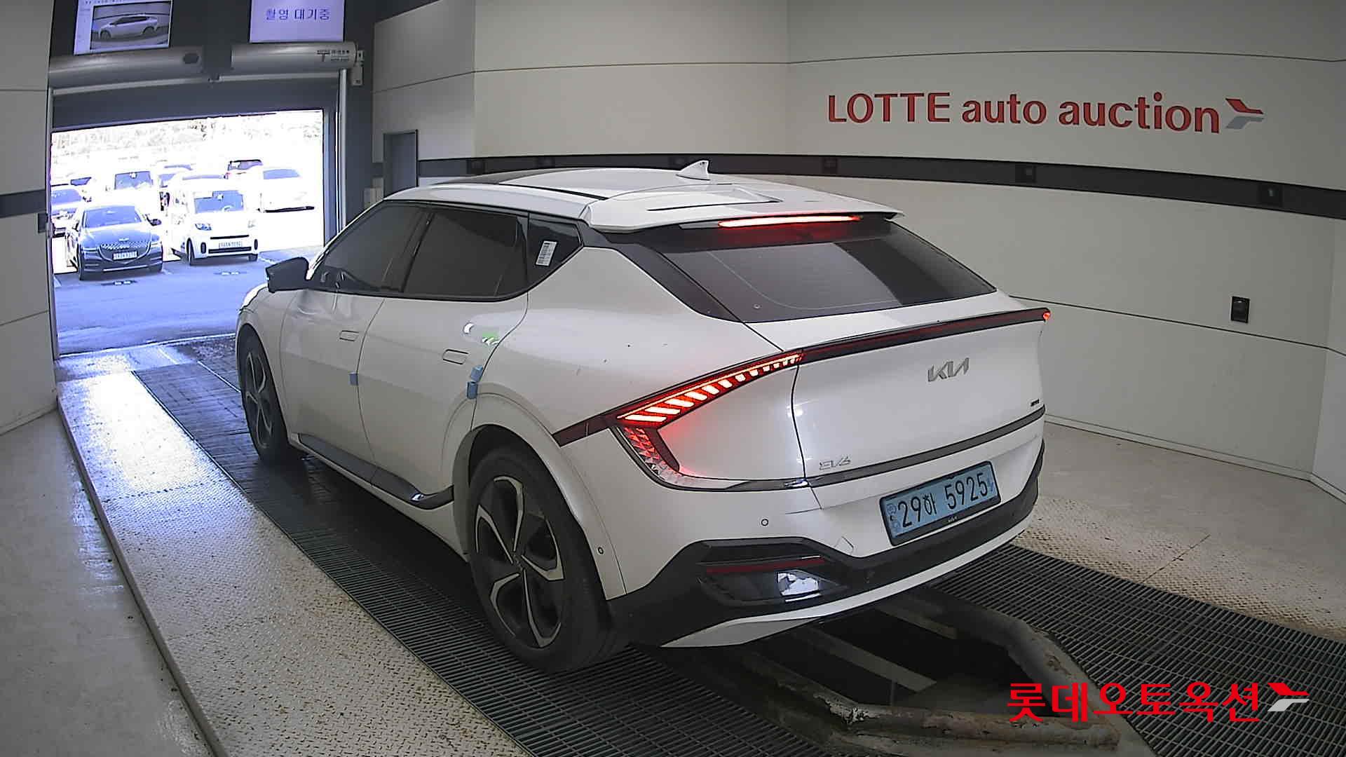 Kia EV6 2022 Snow White Pearl из Кореи, фото 6