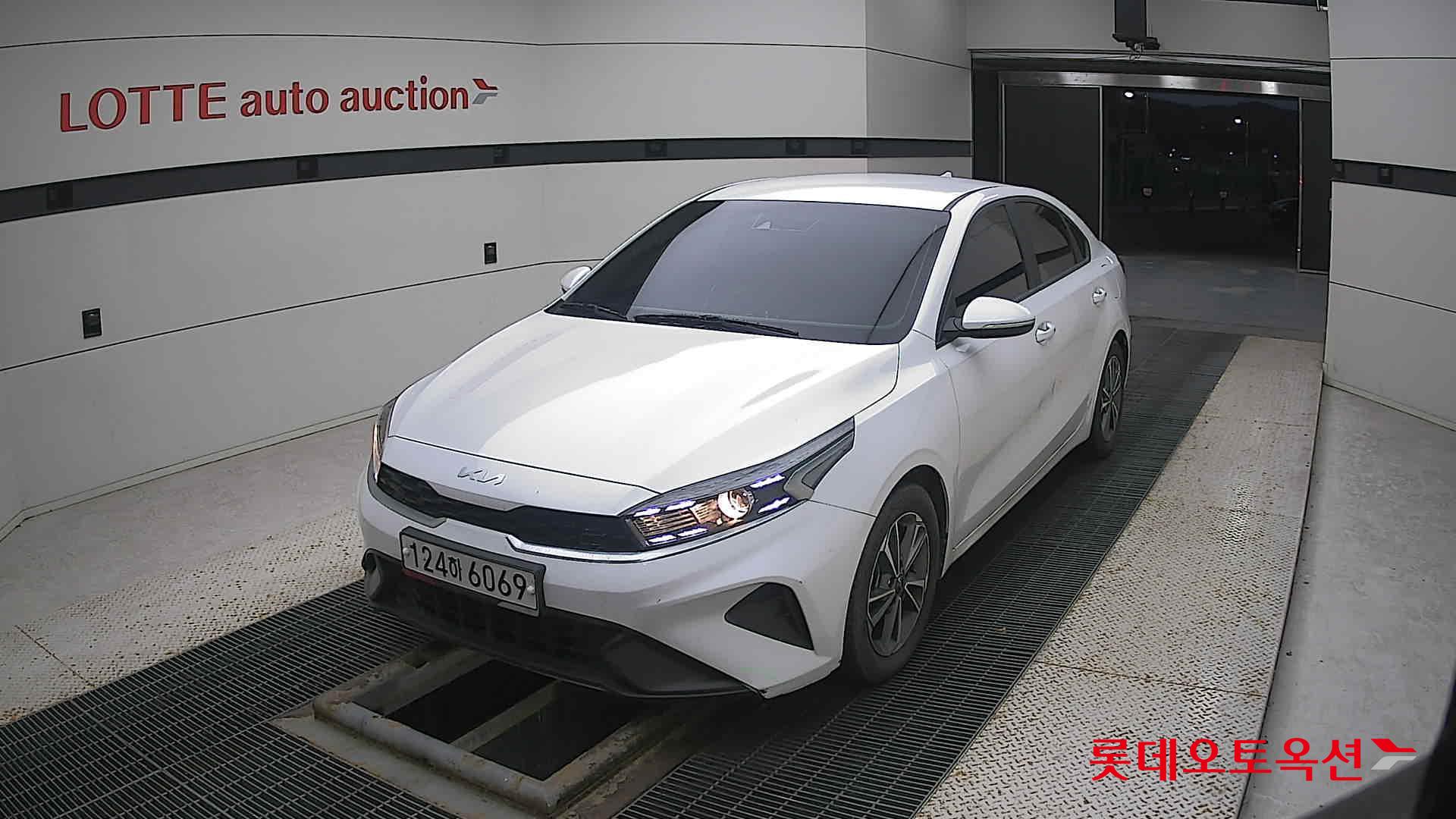 Kia K3 2022 Snow White Pearl из Кореи