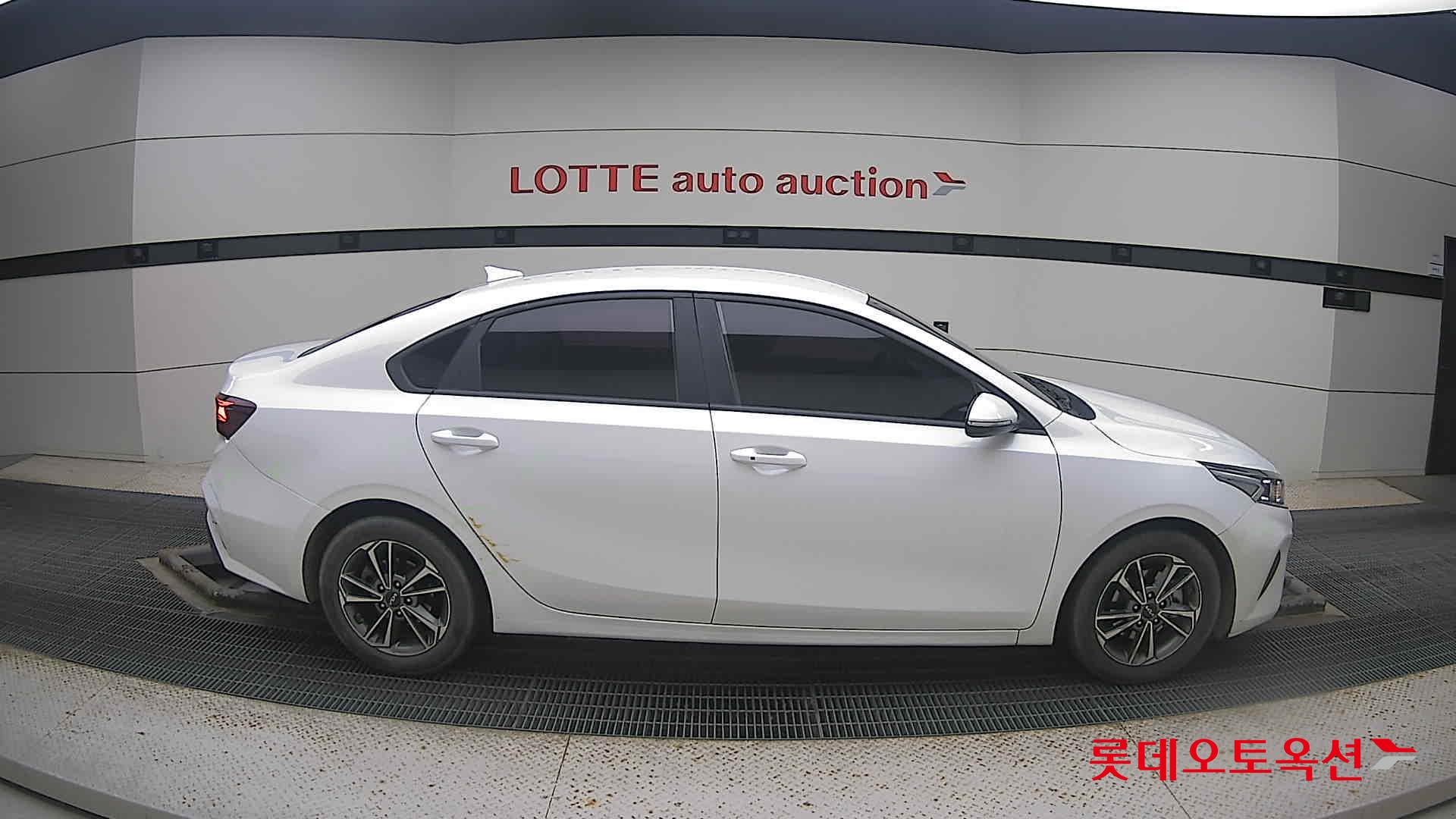 Kia K3 2022 Snow White Pearl из Кореи, фото 3