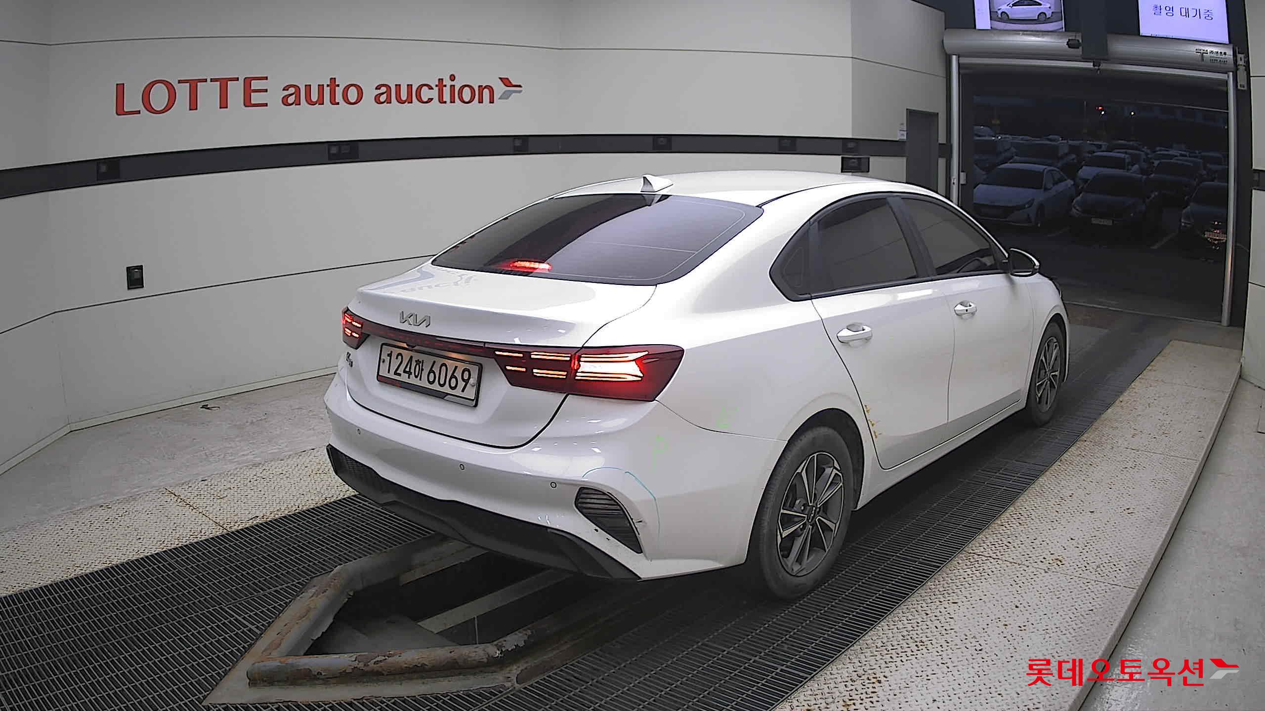 Kia K3 2022 Snow White Pearl из Кореи, фото 4