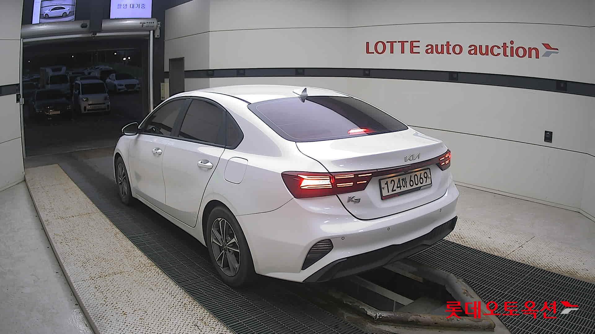 Kia K3 2022 Snow White Pearl из Кореи, фото 6