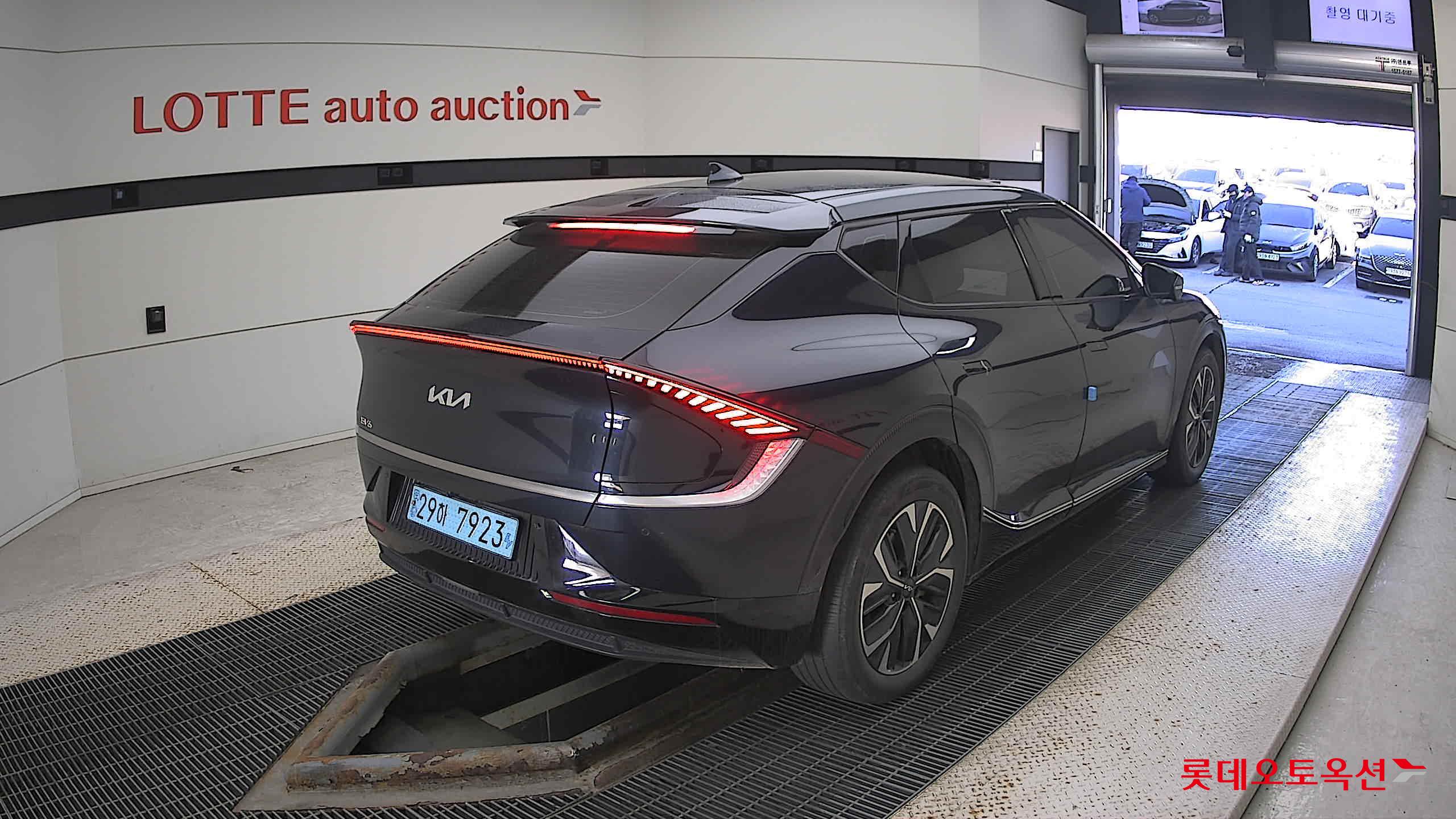 Kia EV6 2022 Gravity Blue из Кореи, фото 4