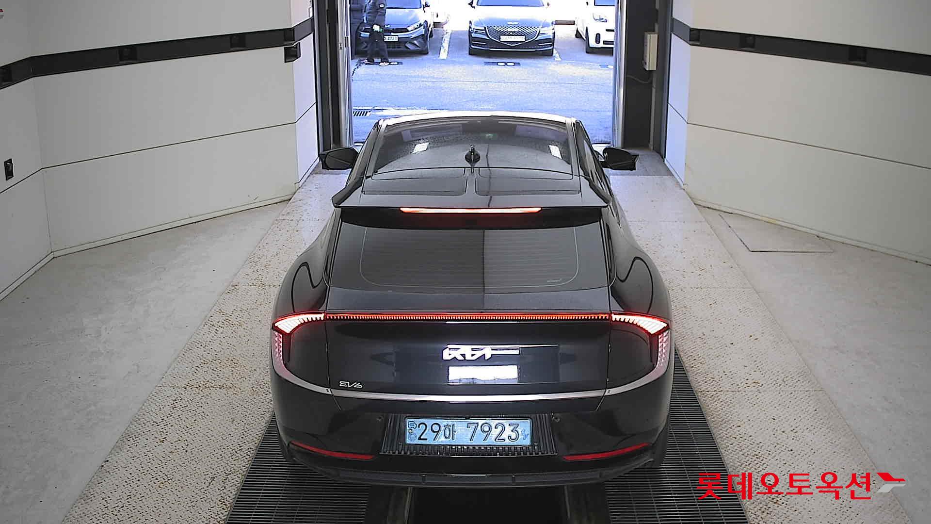 Kia EV6 2022 Gravity Blue из Кореи, фото 5