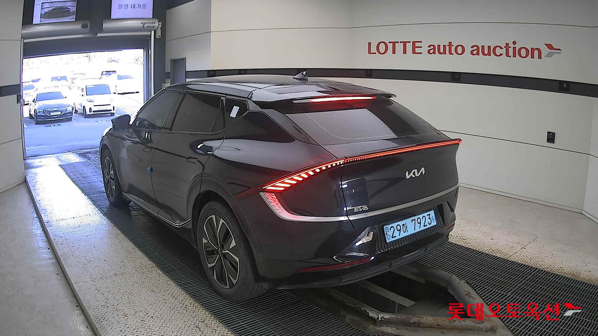 Kia EV6 2022 Gravity Blue из Кореи, фото 6