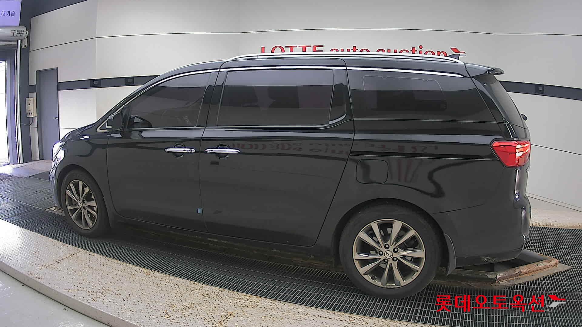 Kia Carnival Limousine id 3441815 из Кореи 11