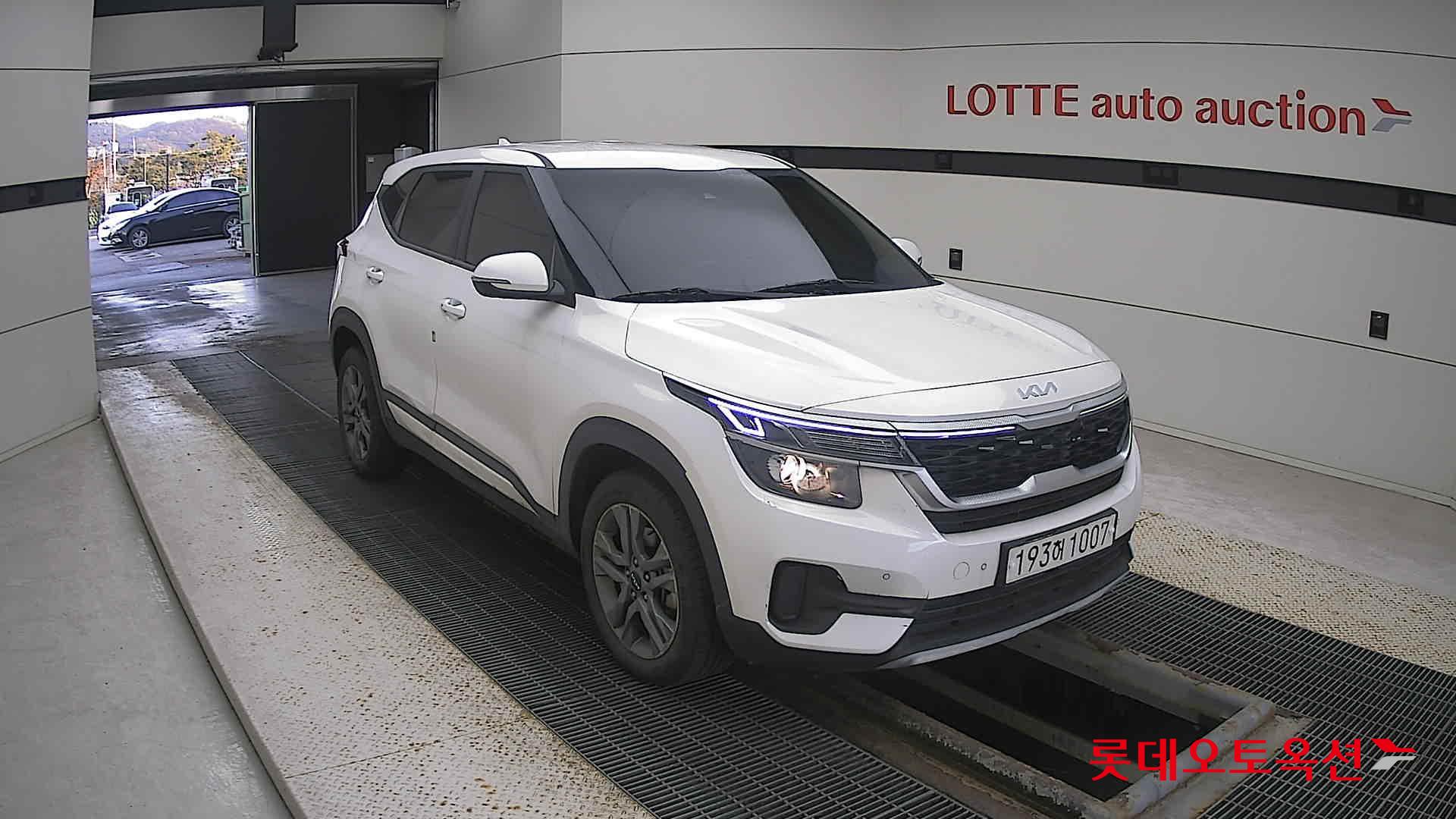 Kia Seltos 2022 Snow White Pearl из Кореи, фото 2