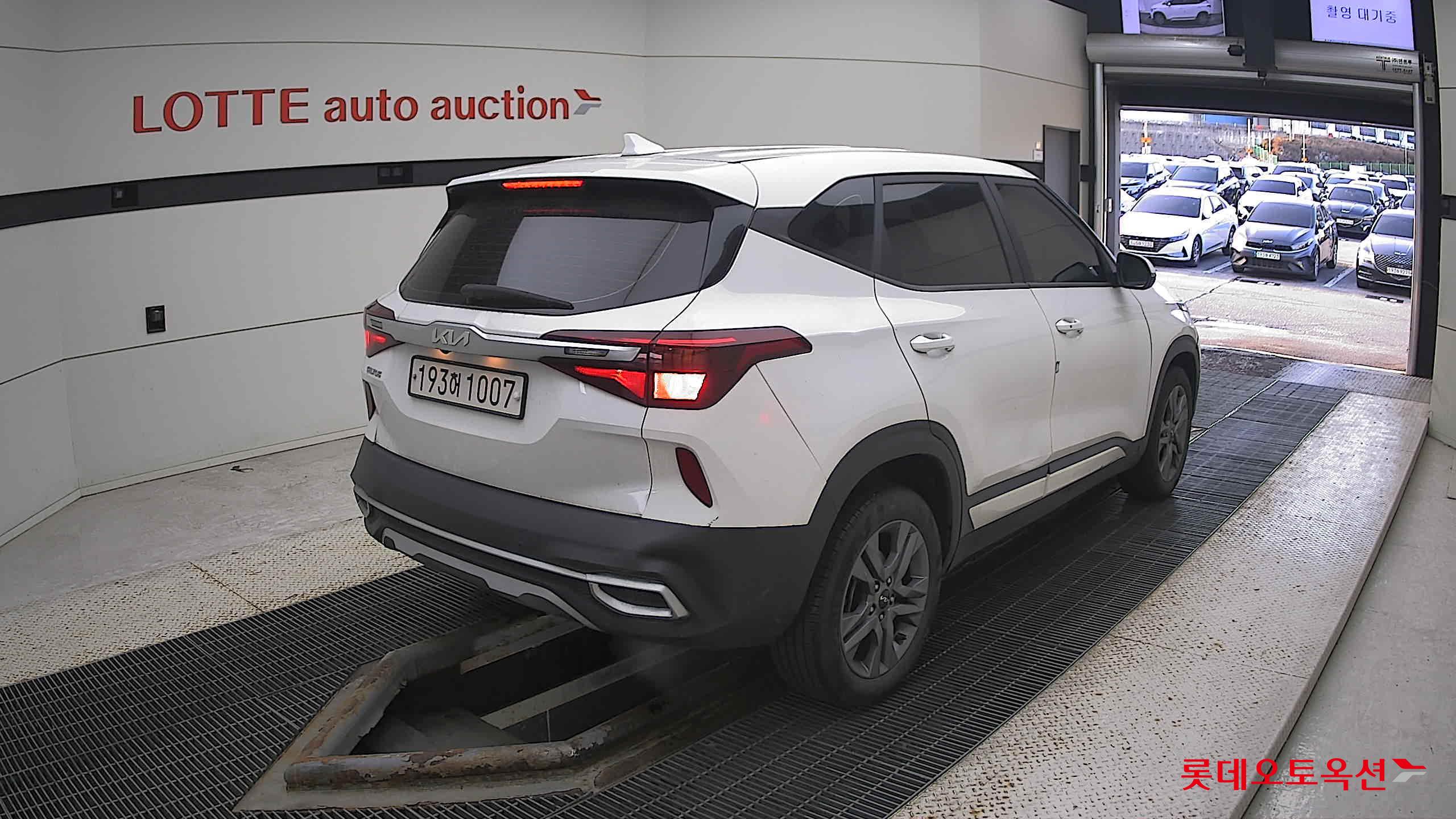 Kia Seltos 2022 Snow White Pearl из Кореи, фото 4