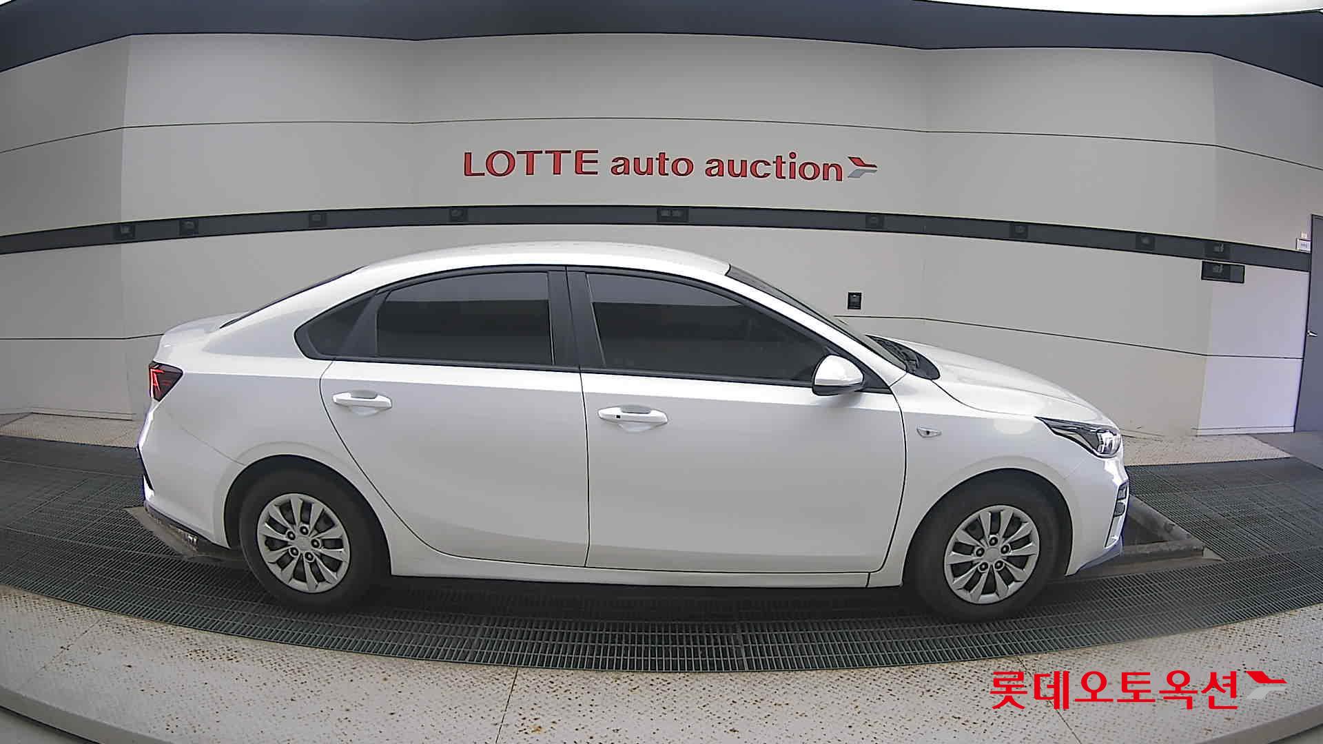 Kia K3 2021 Snow White Pearl из Кореи, фото 3