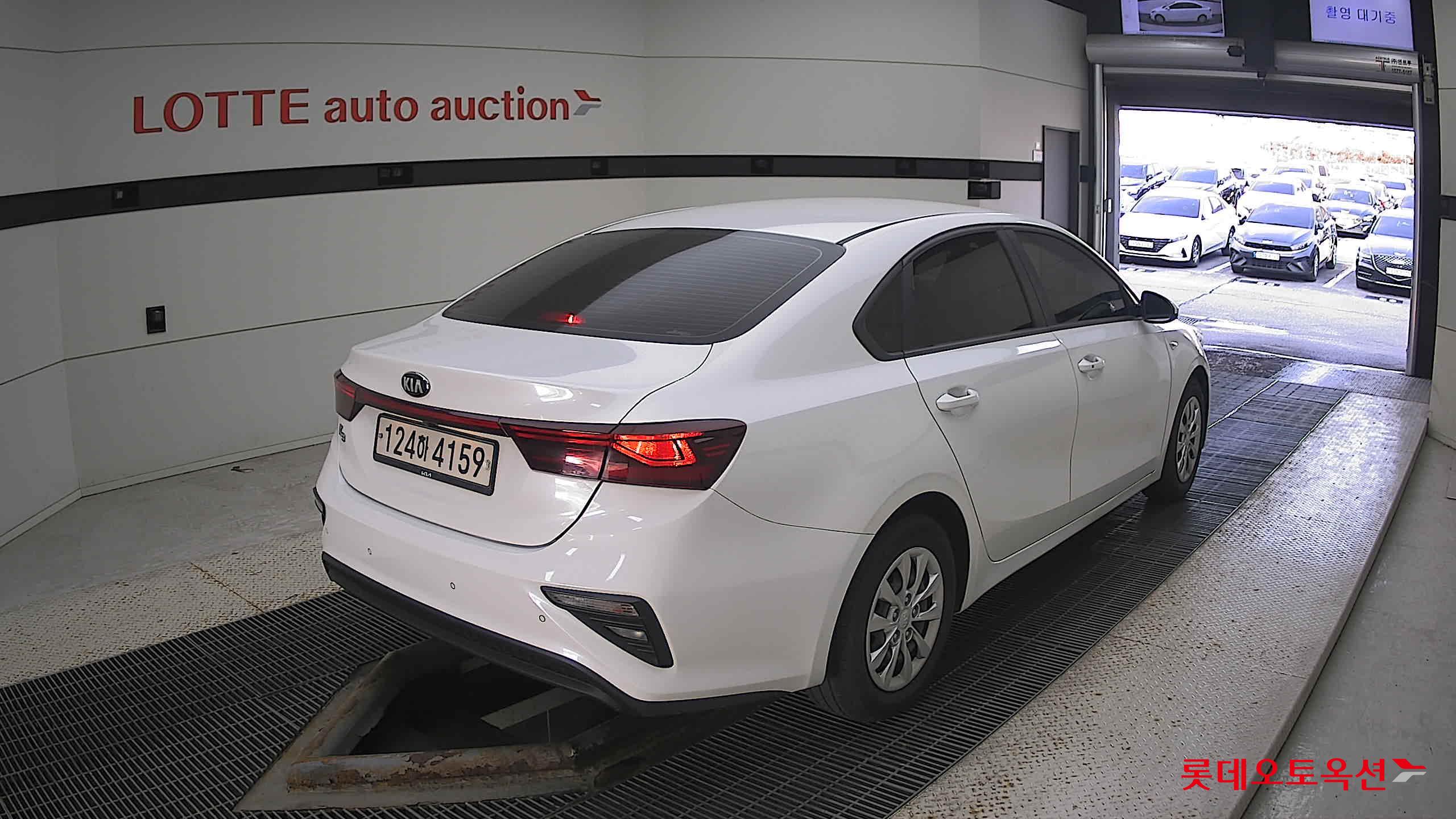 Kia K3 2021 Snow White Pearl из Кореи, фото 4