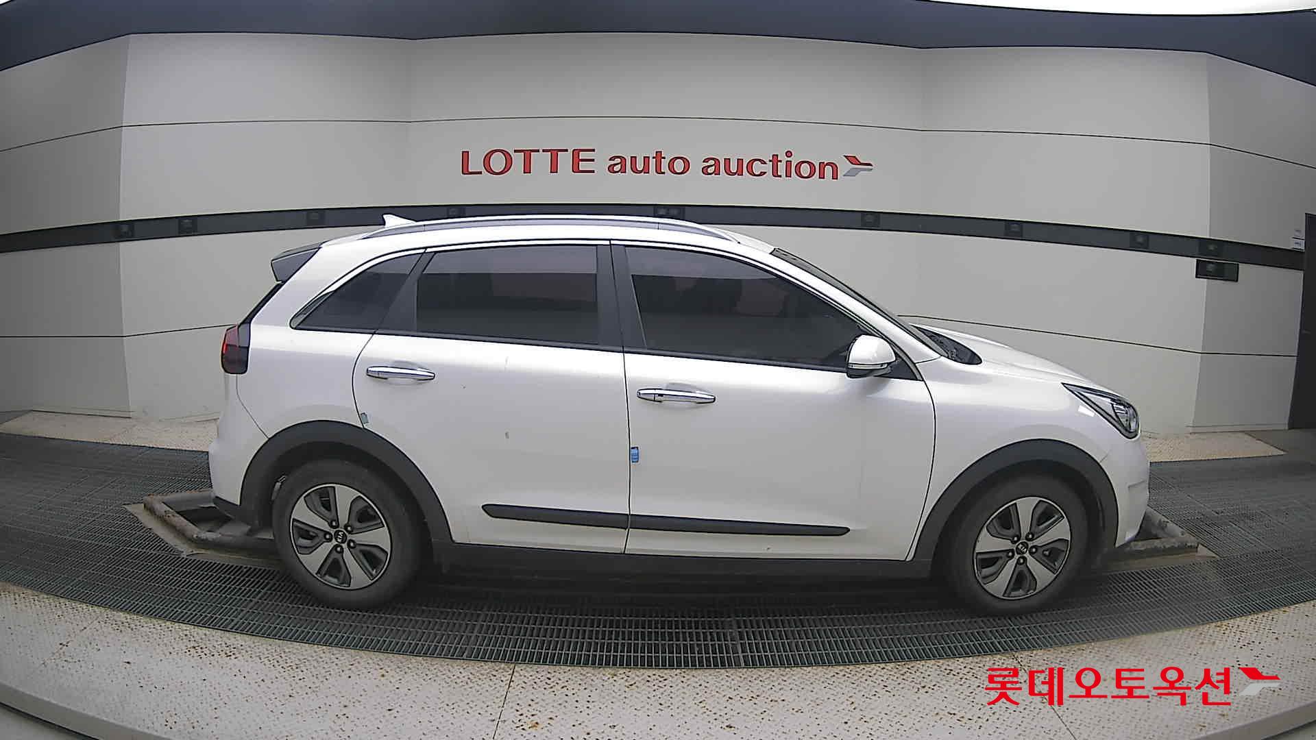 Kia Niro Hybrid 2019 Snow White Pearl (optional) из Кореи, фото 3