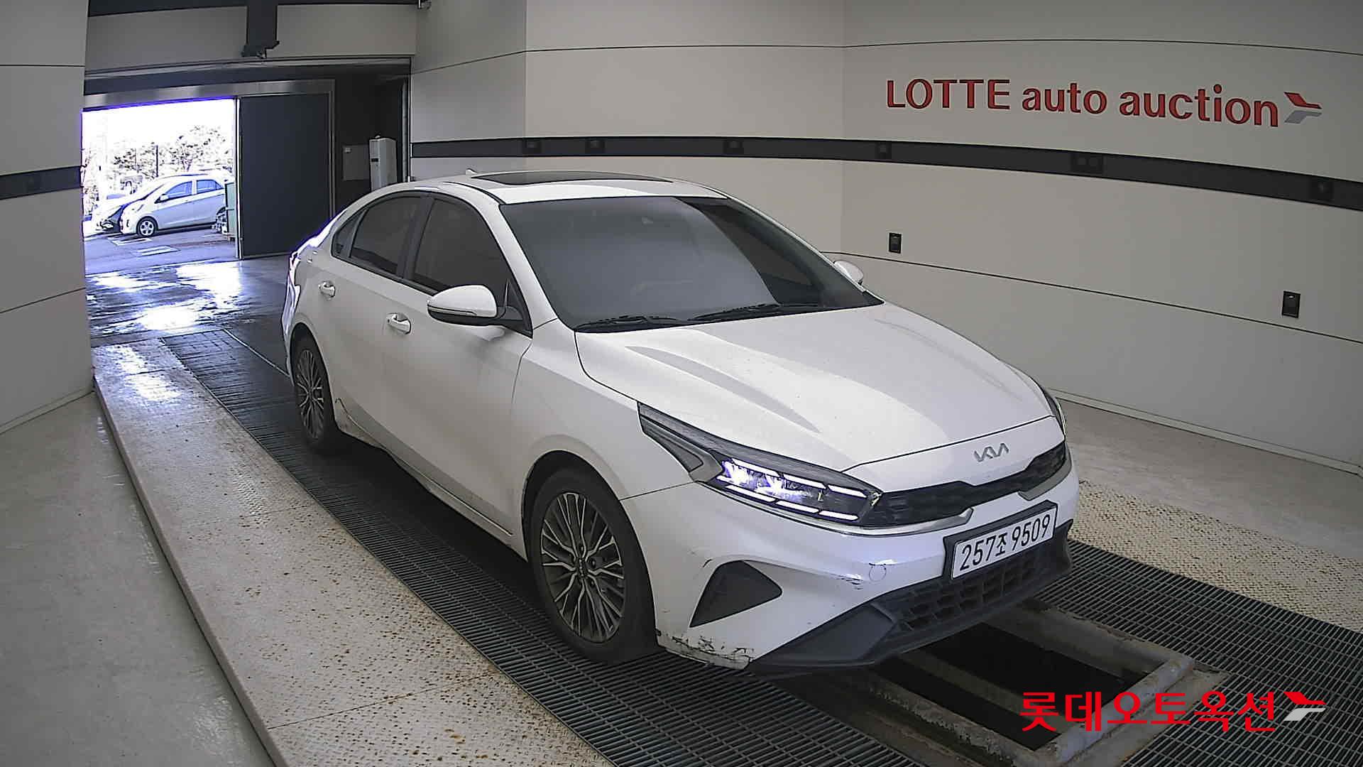 Kia K3 2022 Белый из Кореи, фото 2