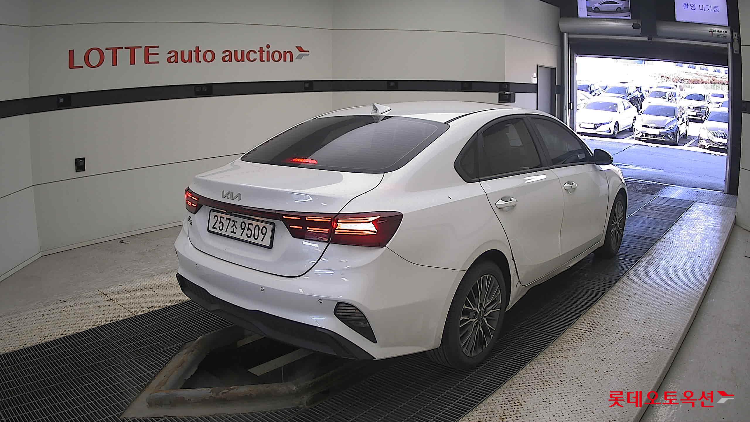 Kia K3 2022 Белый из Кореи, фото 4