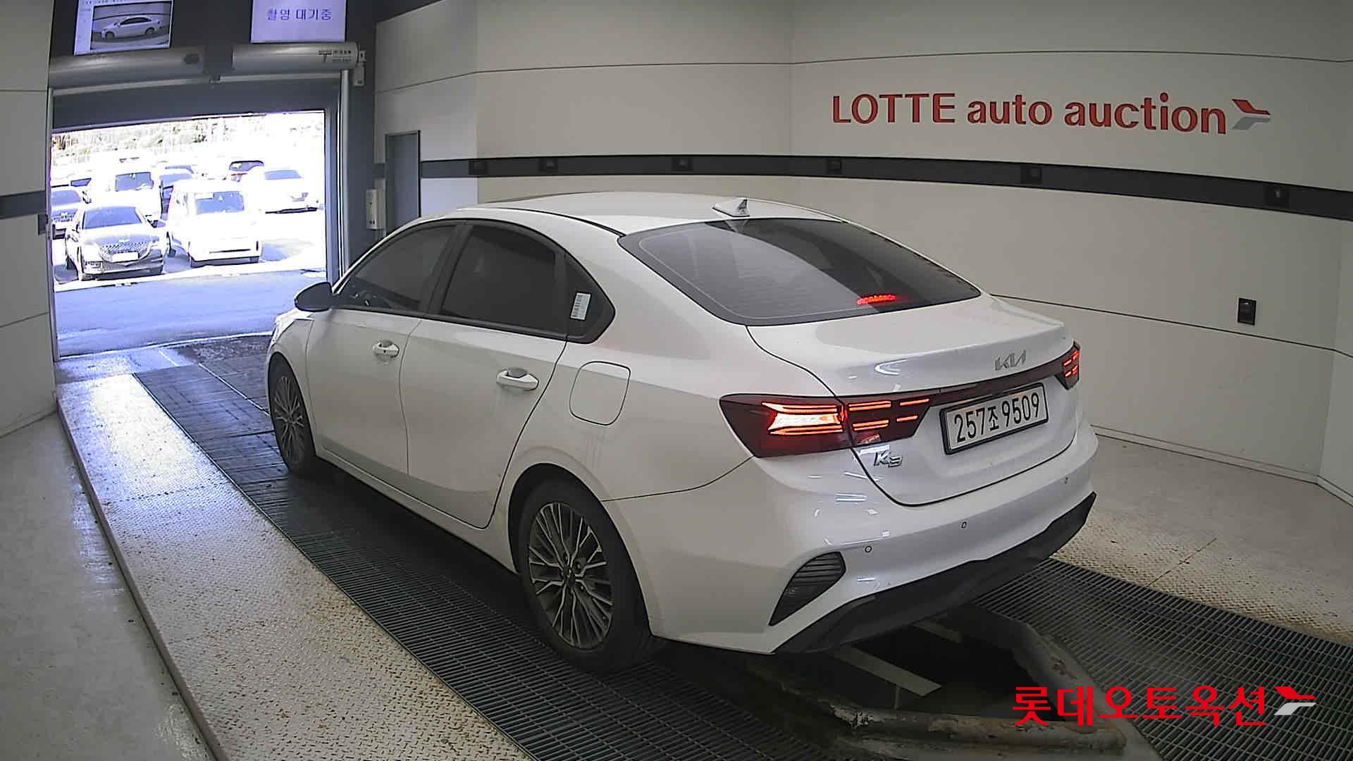 Kia K3 2022 Белый из Кореи, фото 6