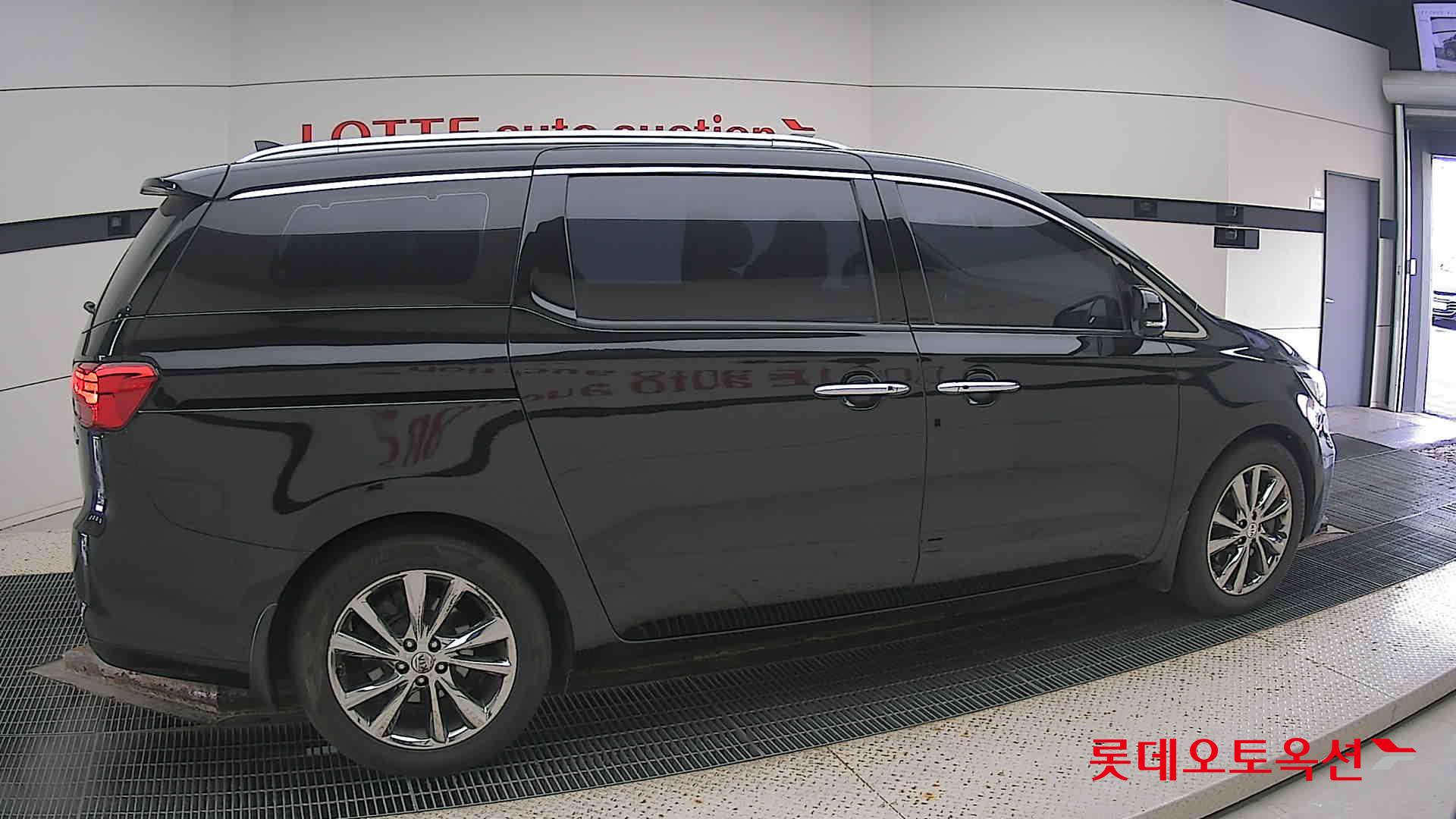 Kia Carnival id 3441786 из Кореи 18