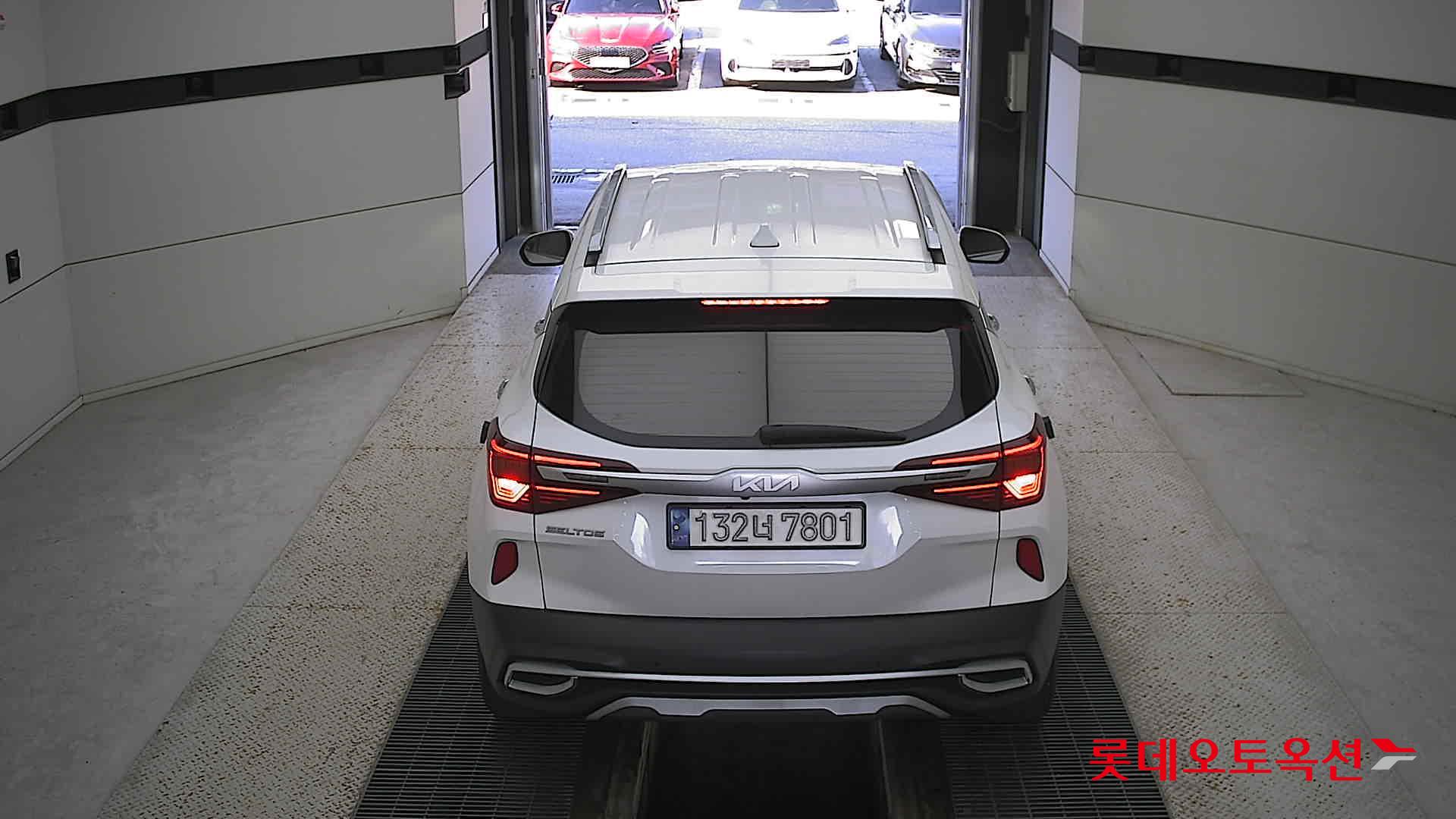 Kia Seltos 2022 Белый из Кореи, фото 5