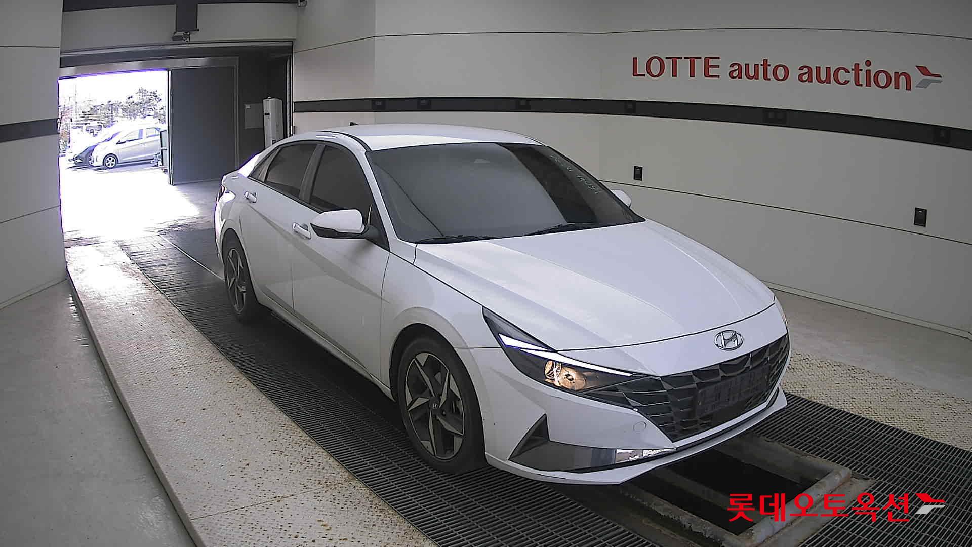 Hyundai Avante 2022 Белый из Кореи, фото 2