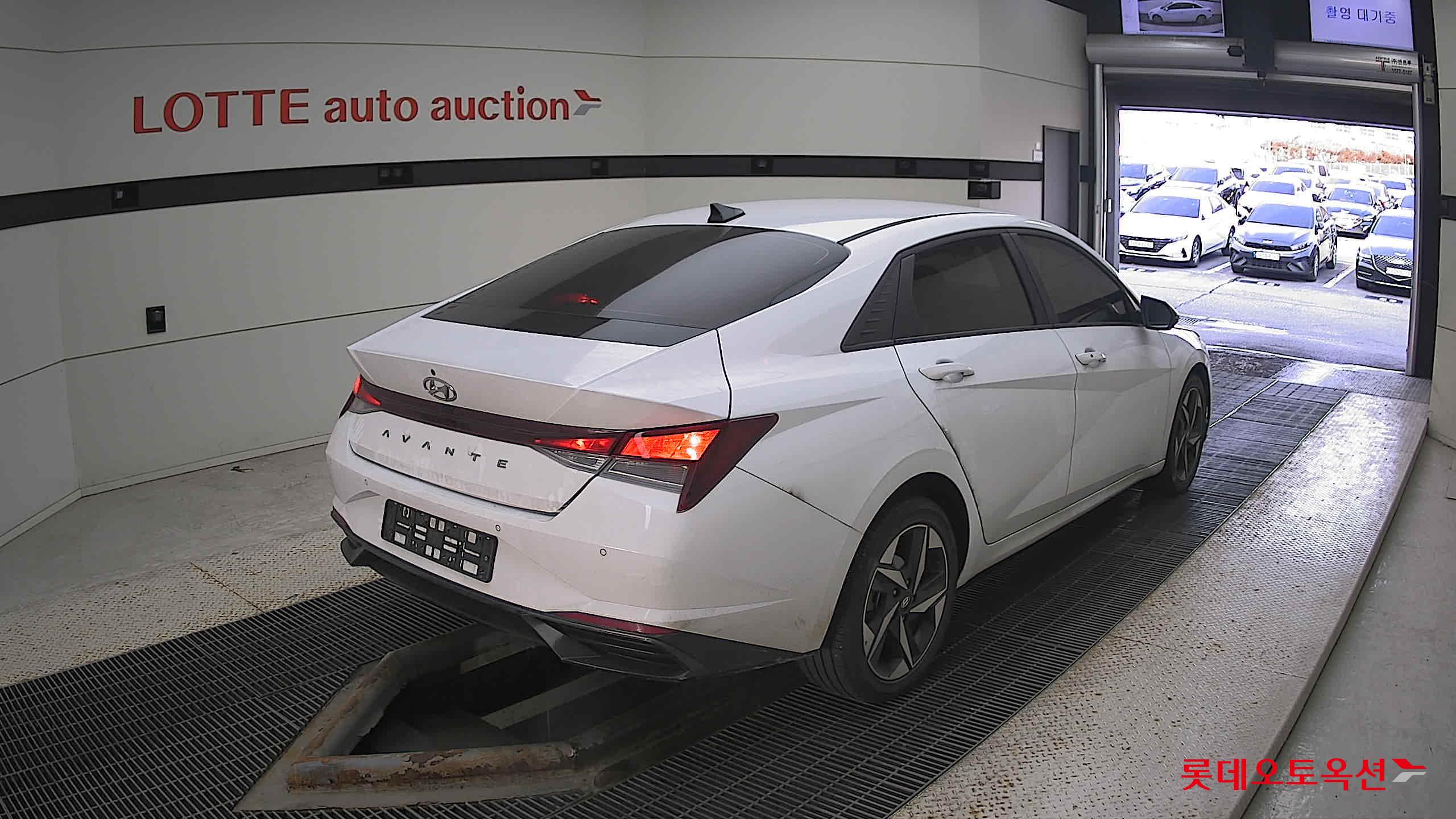 Hyundai Avante 2022 Белый из Кореи, фото 4