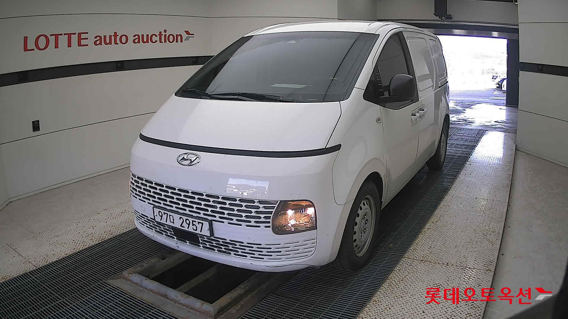 Hyundai Staria 2022 Белый из Кореи