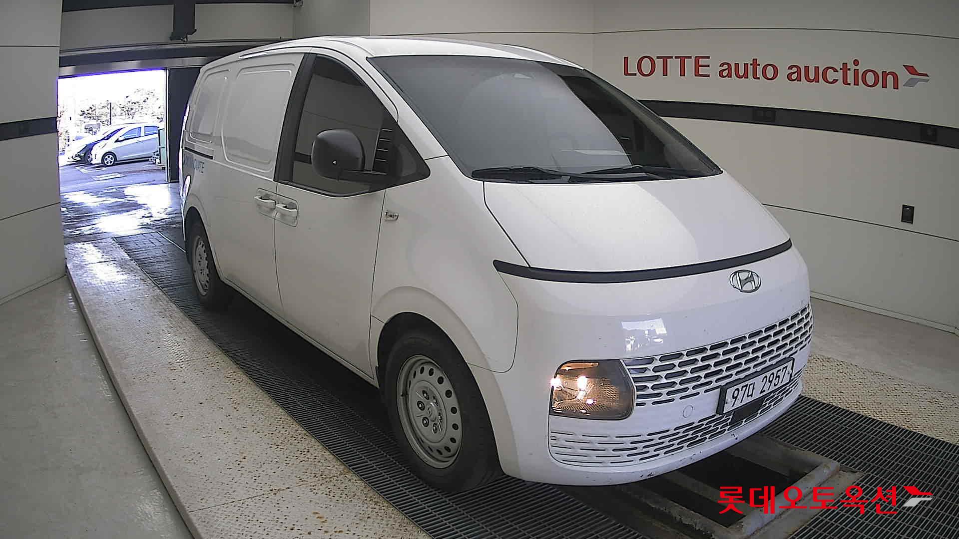 Hyundai Staria 2022 Белый из Кореи, фото 2