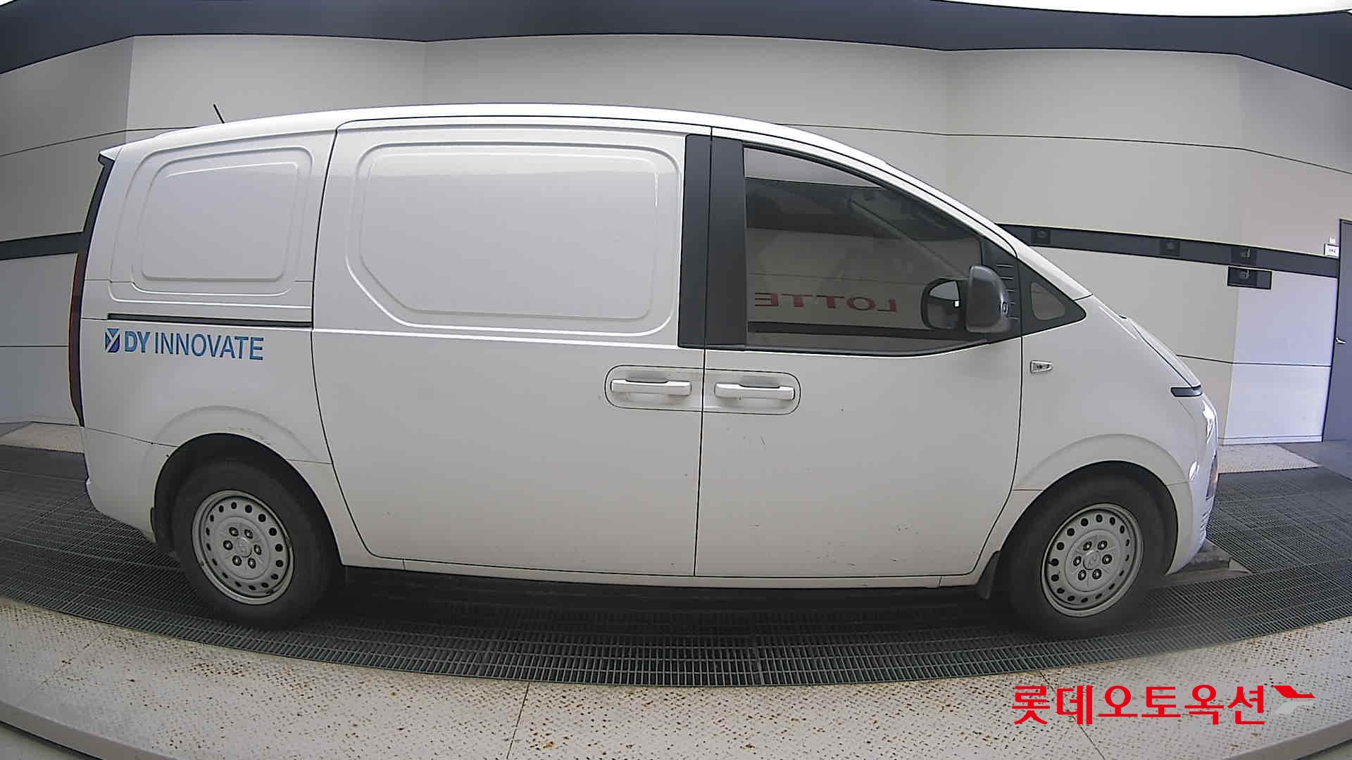 Hyundai Staria 2022 Белый из Кореи, фото 3