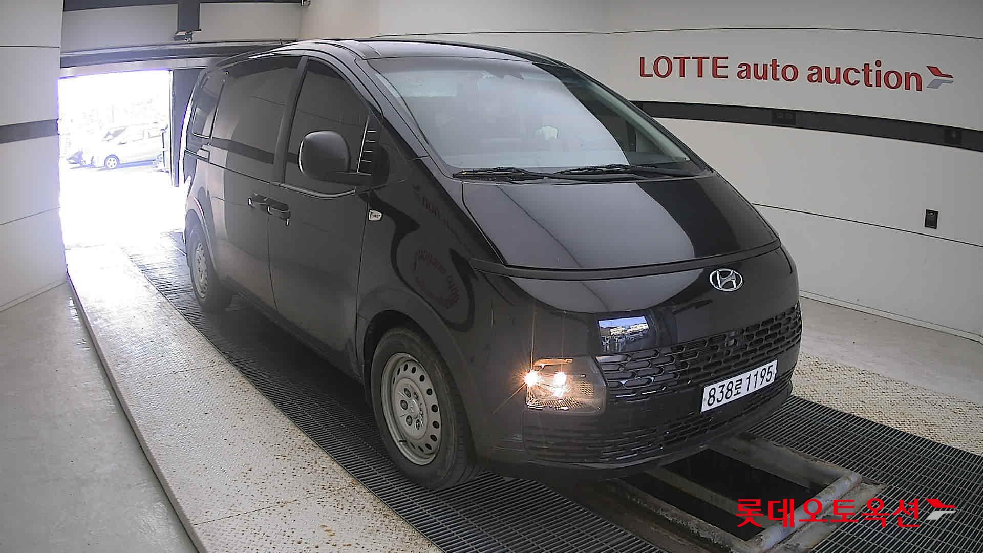 Hyundai Staria 2022 Черный из Кореи, фото 2