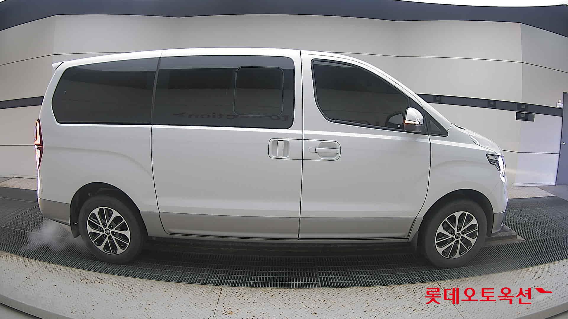 Hyundai Grand Starex 2021 Белый из Кореи, фото 3