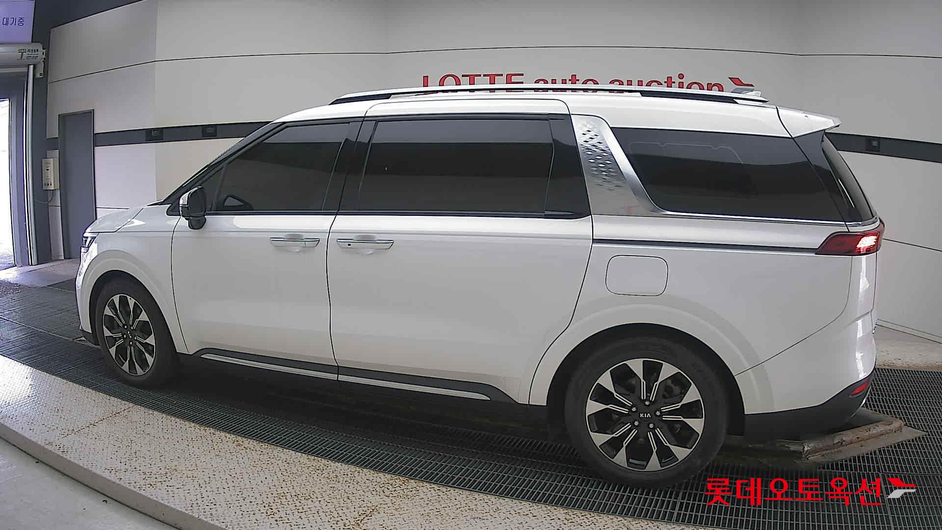 Kia Carnival id 3441795 из Кореи 11