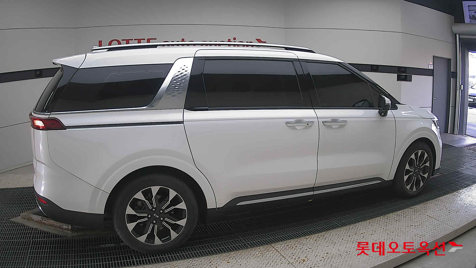 Kia Carnival id 3441795 из Кореи 18