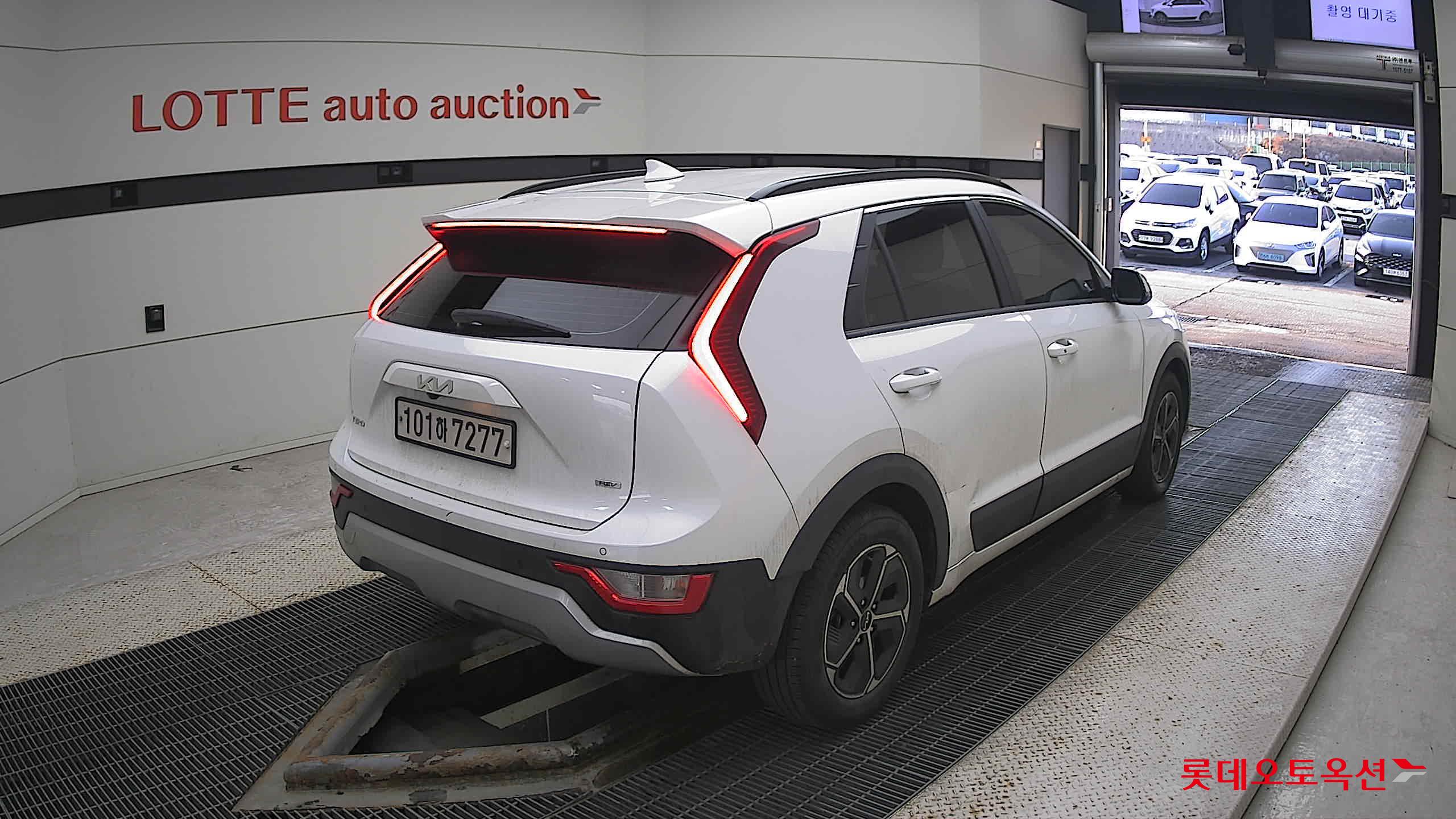 Kia Niro Hybrid 2022 Белый из Кореи, фото 4