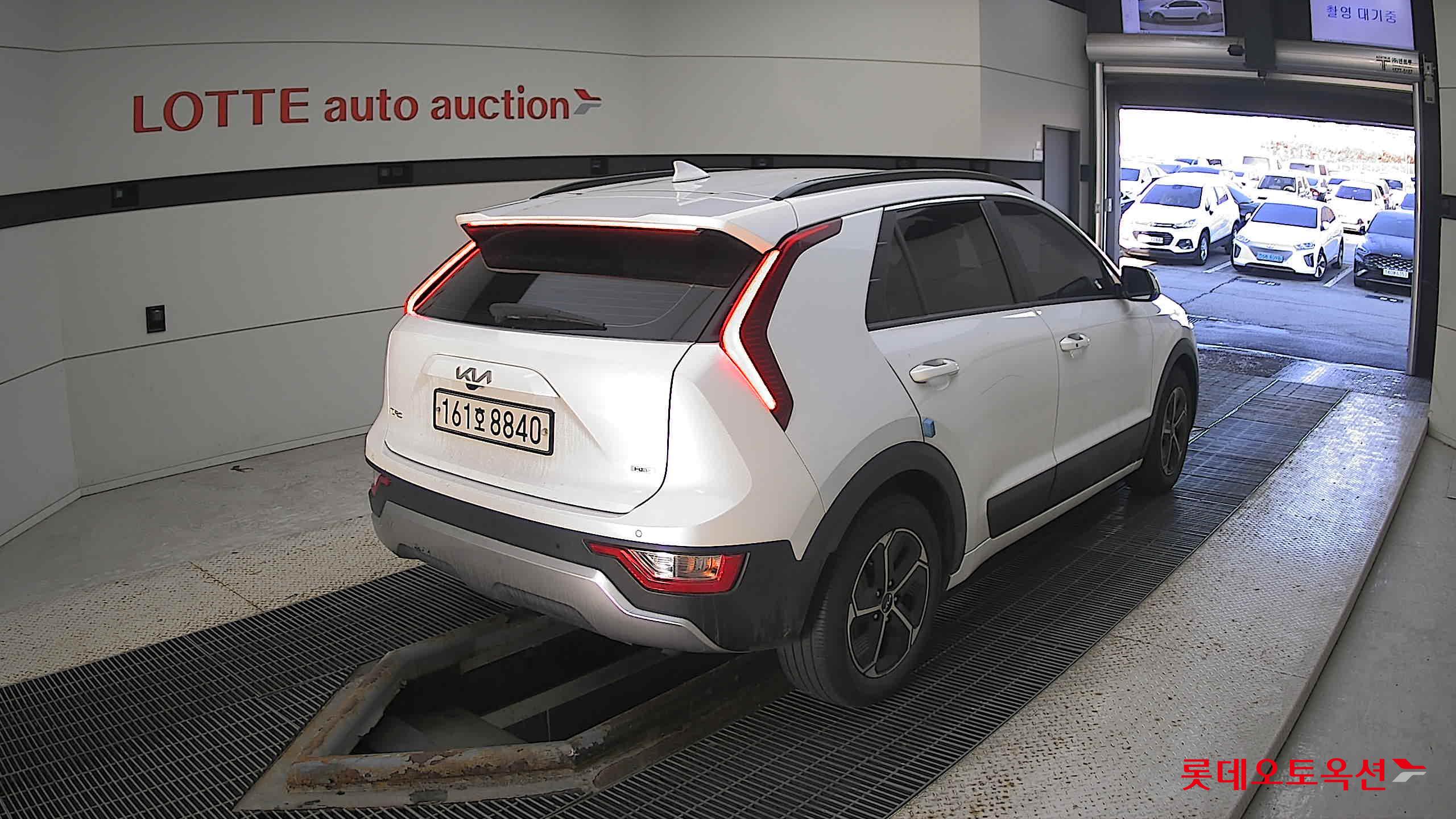 Kia Niro Hybrid 2022 Белый из Кореи, фото 4