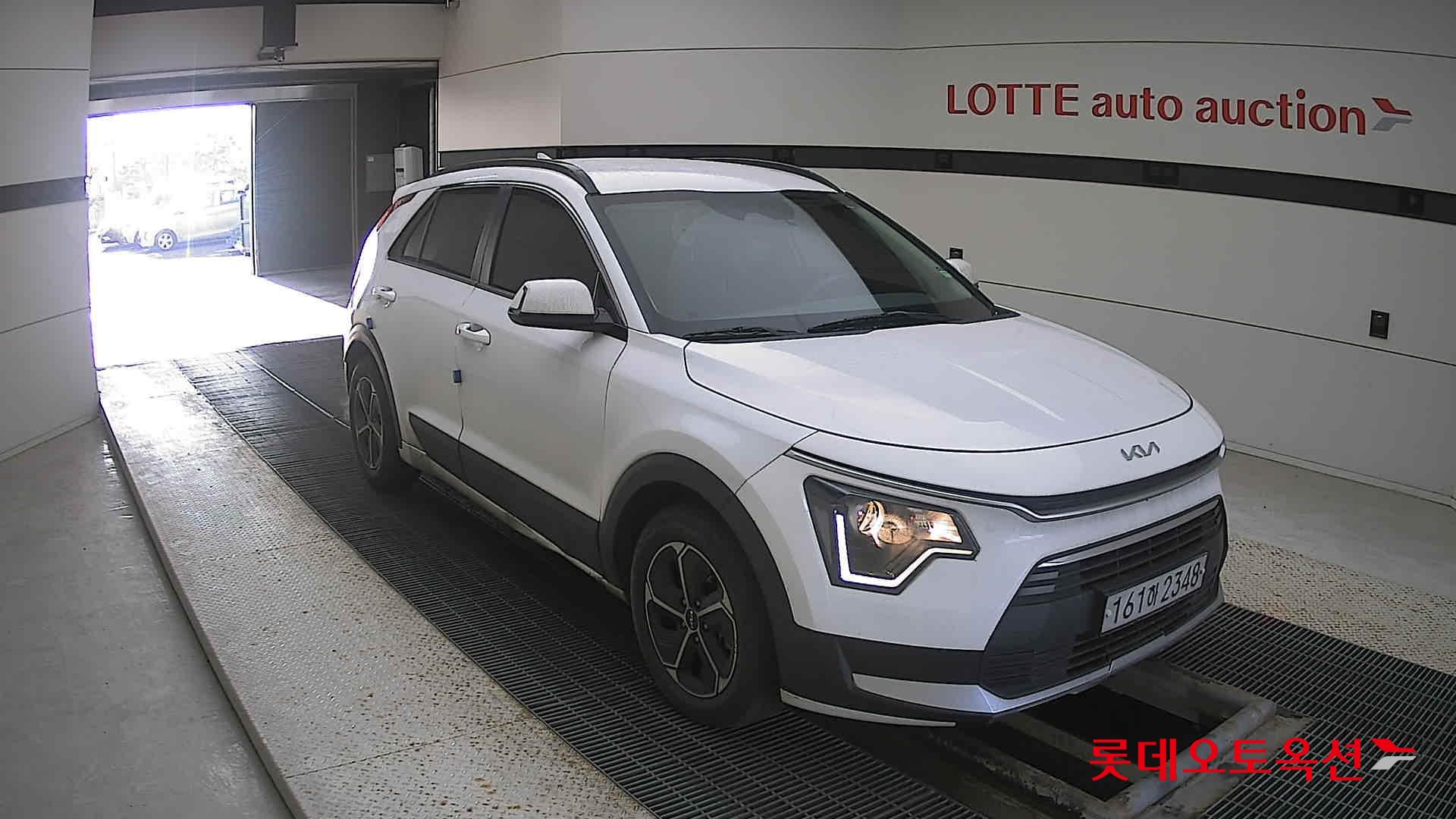 Kia Niro Hybrid 2022 Белый из Кореи, фото 2