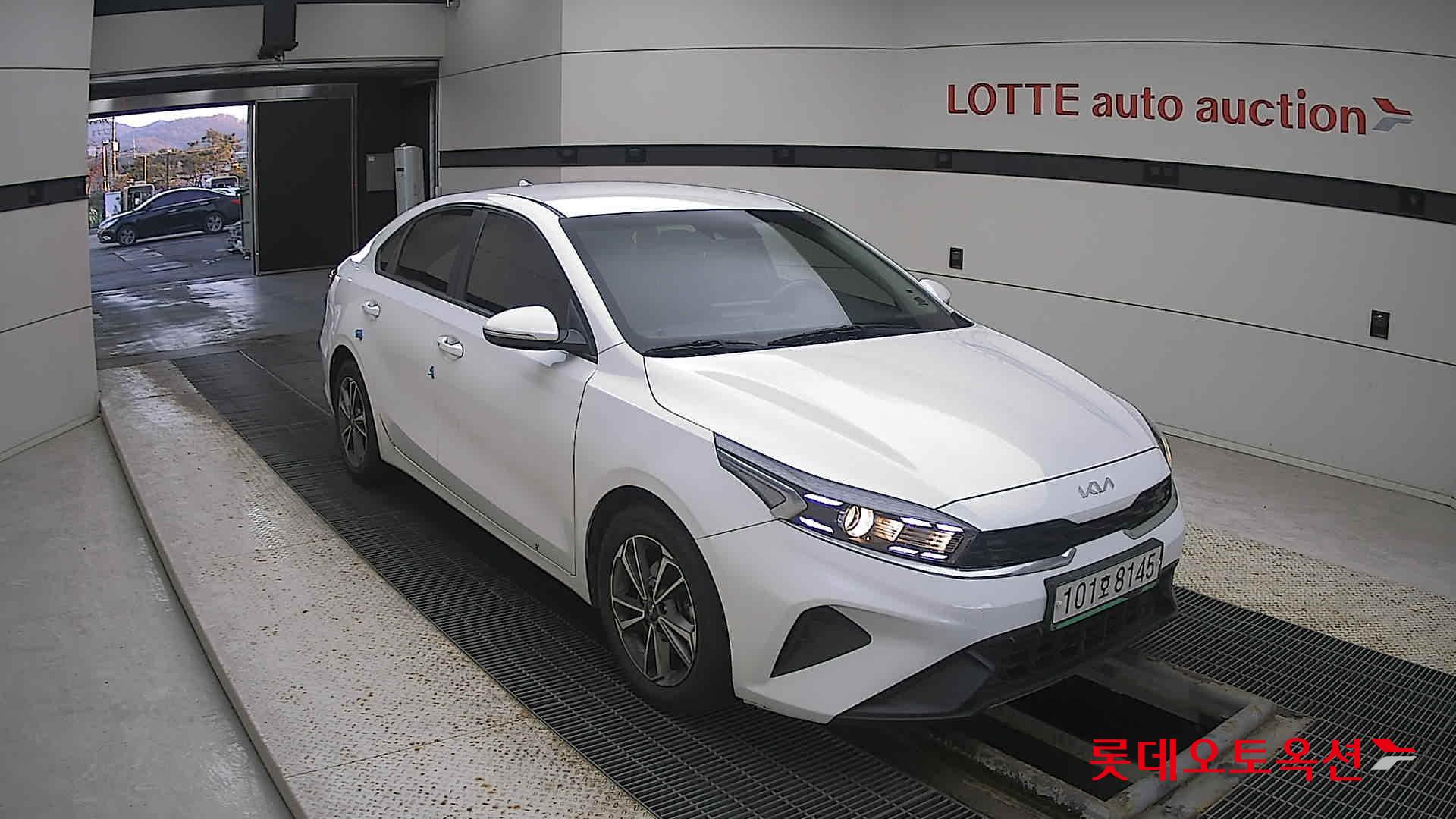 Kia K3 2022 Белый из Кореи, фото 2