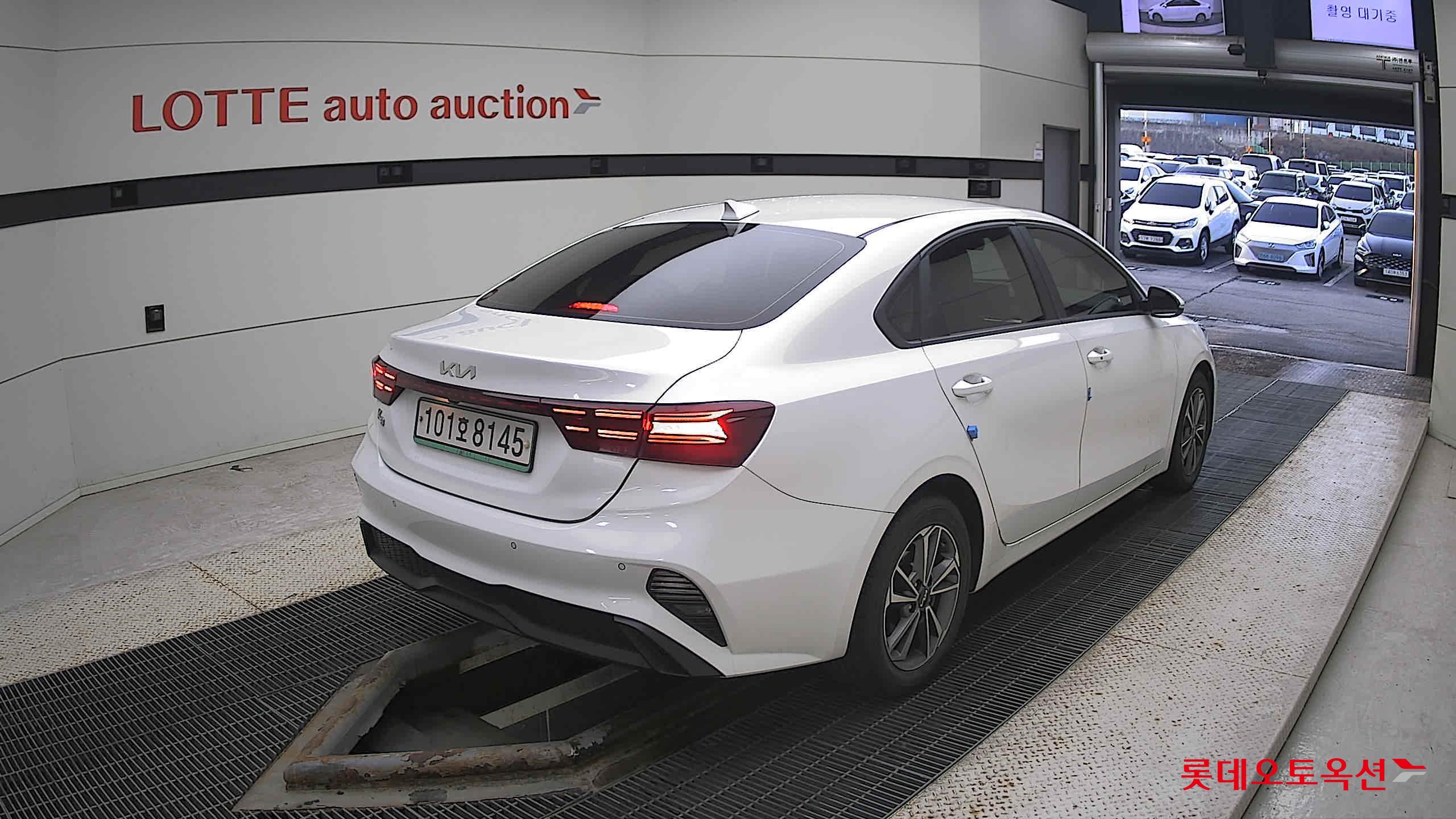 Kia K3 2022 Белый из Кореи, фото 4