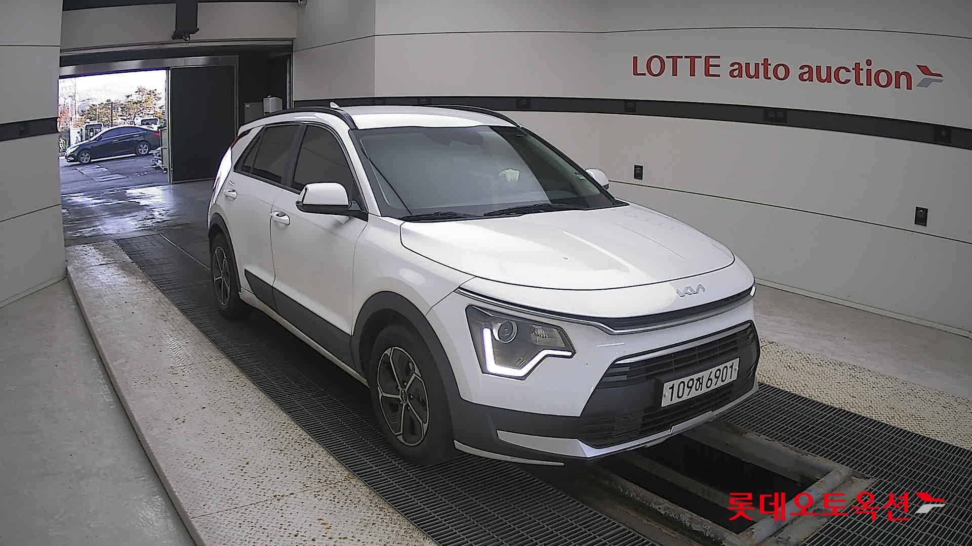 Kia Niro Hybrid 2022 Белый из Кореи, фото 2