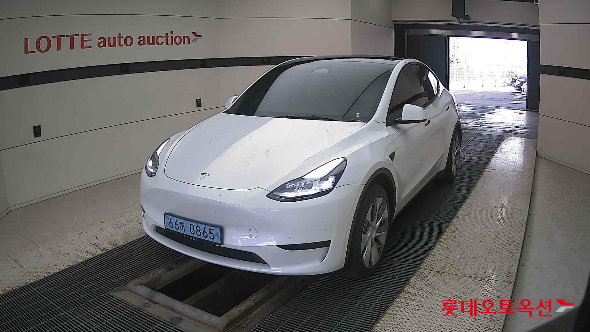 Tesla Model Y RWD 2023 Белый из Кореи