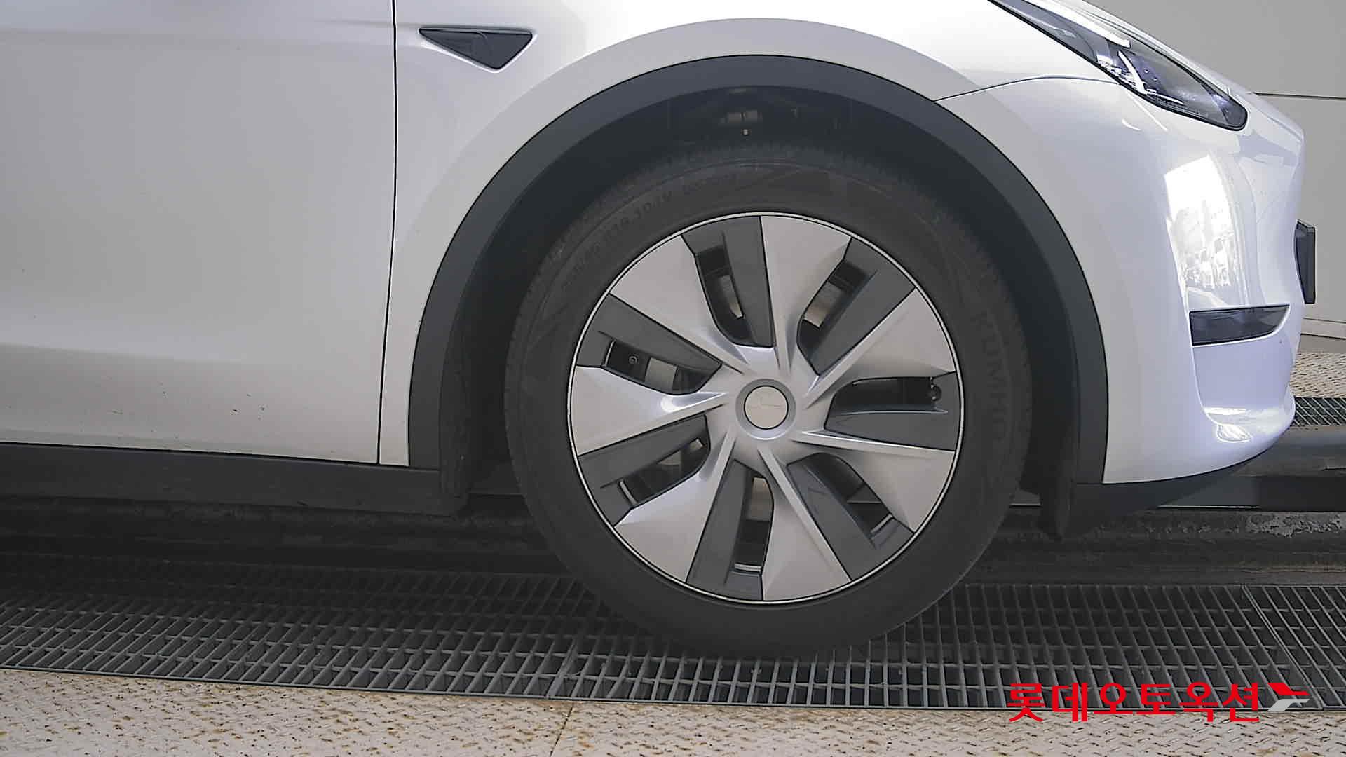 Tesla Model Y RWD id 3471598 из Кореи 23