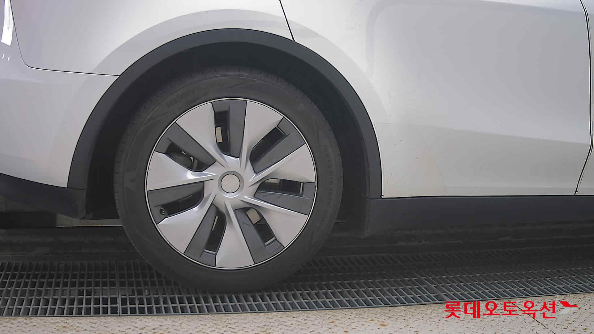 Tesla Model Y RWD id 3471598 из Кореи 24