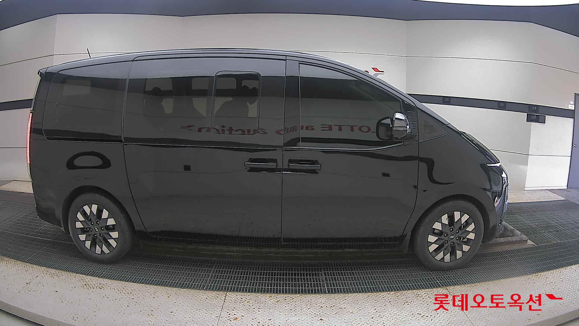 Hyundai Staria Lounge 2022 Черный из Кореи, фото 3