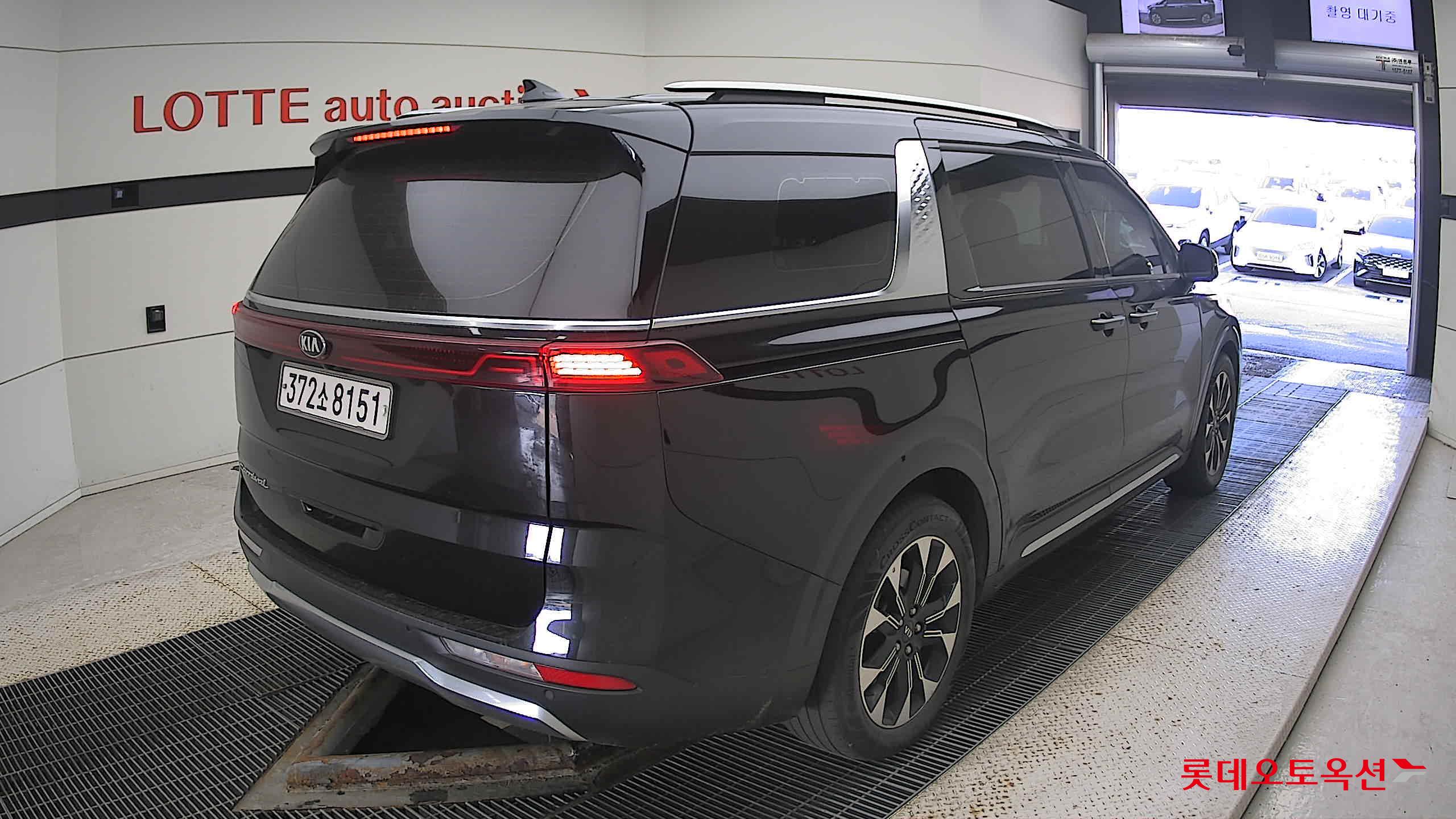 Kia Carnival 2021 Черный из Кореи, фото 4