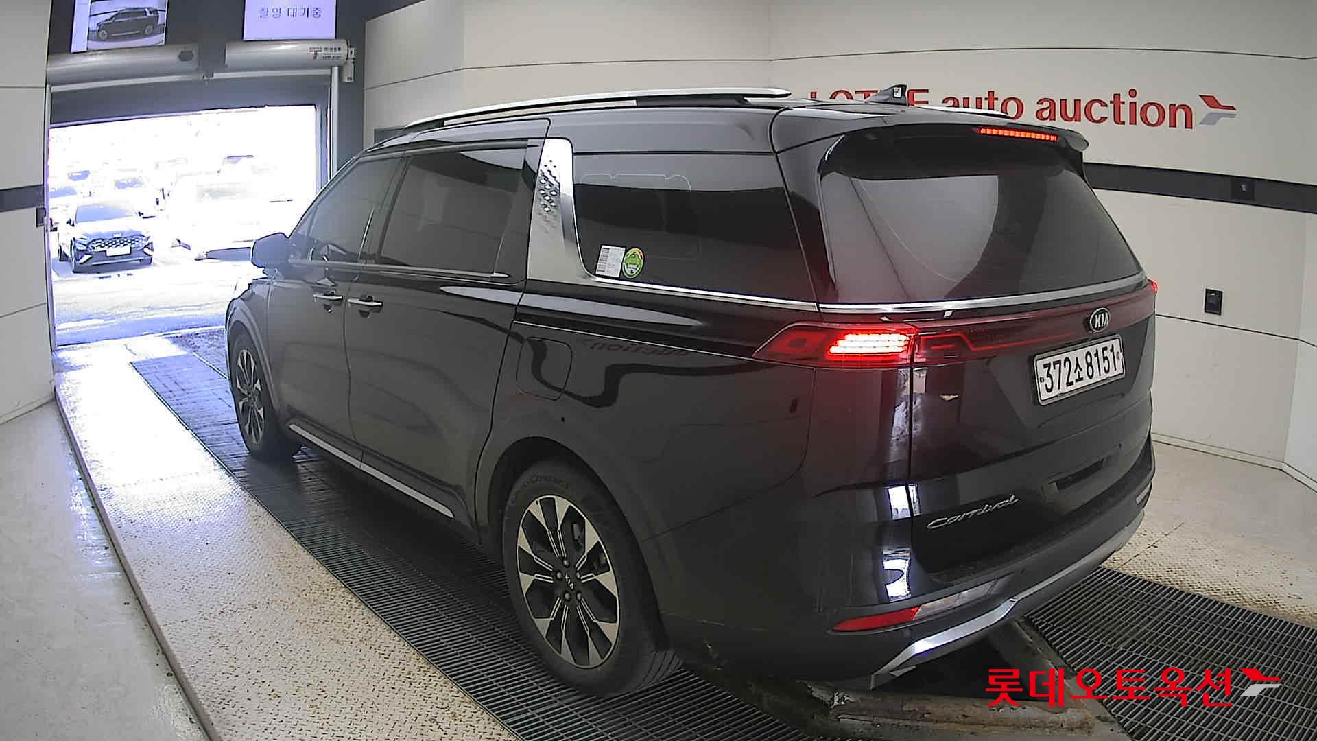 Kia Carnival 2021 Черный из Кореи, фото 6